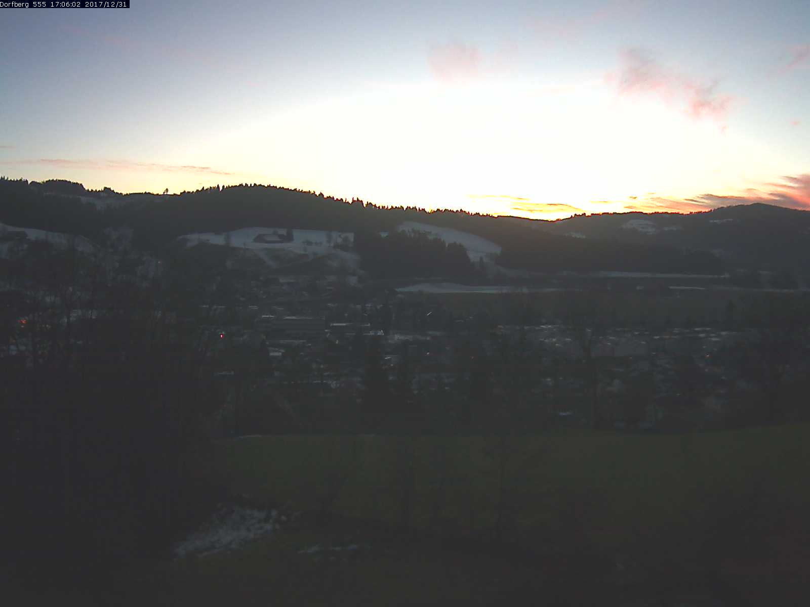 Webcam-Bild: Aussicht vom Dorfberg in Langnau 20171231-170601