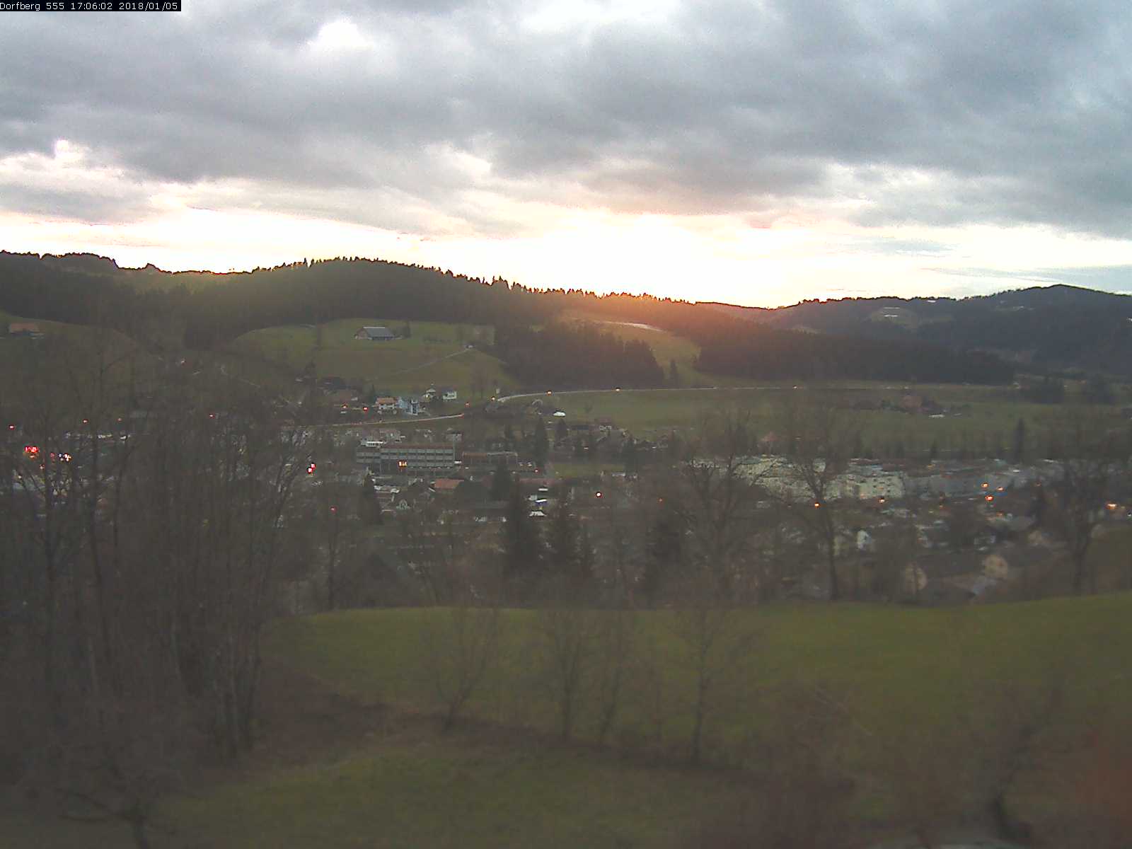 Webcam-Bild: Aussicht vom Dorfberg in Langnau 20180105-170601