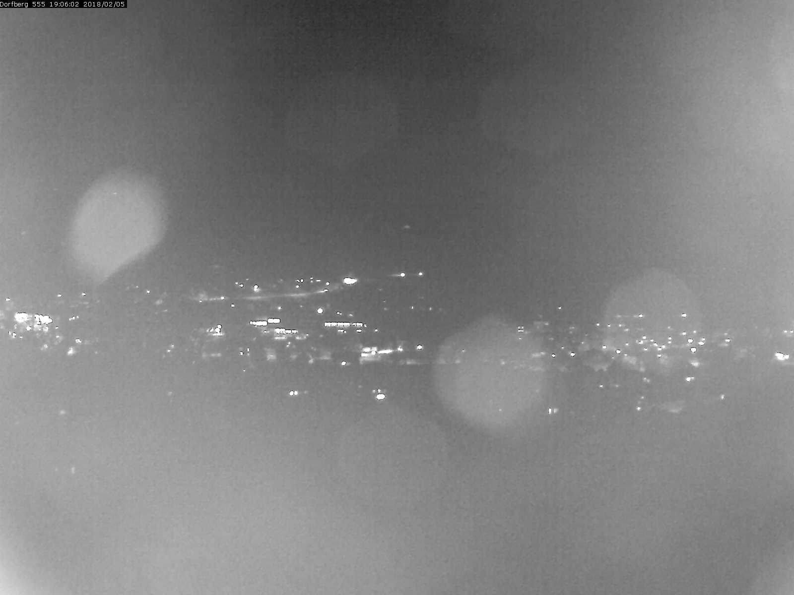 Webcam-Bild: Aussicht vom Dorfberg in Langnau 20180205-190601