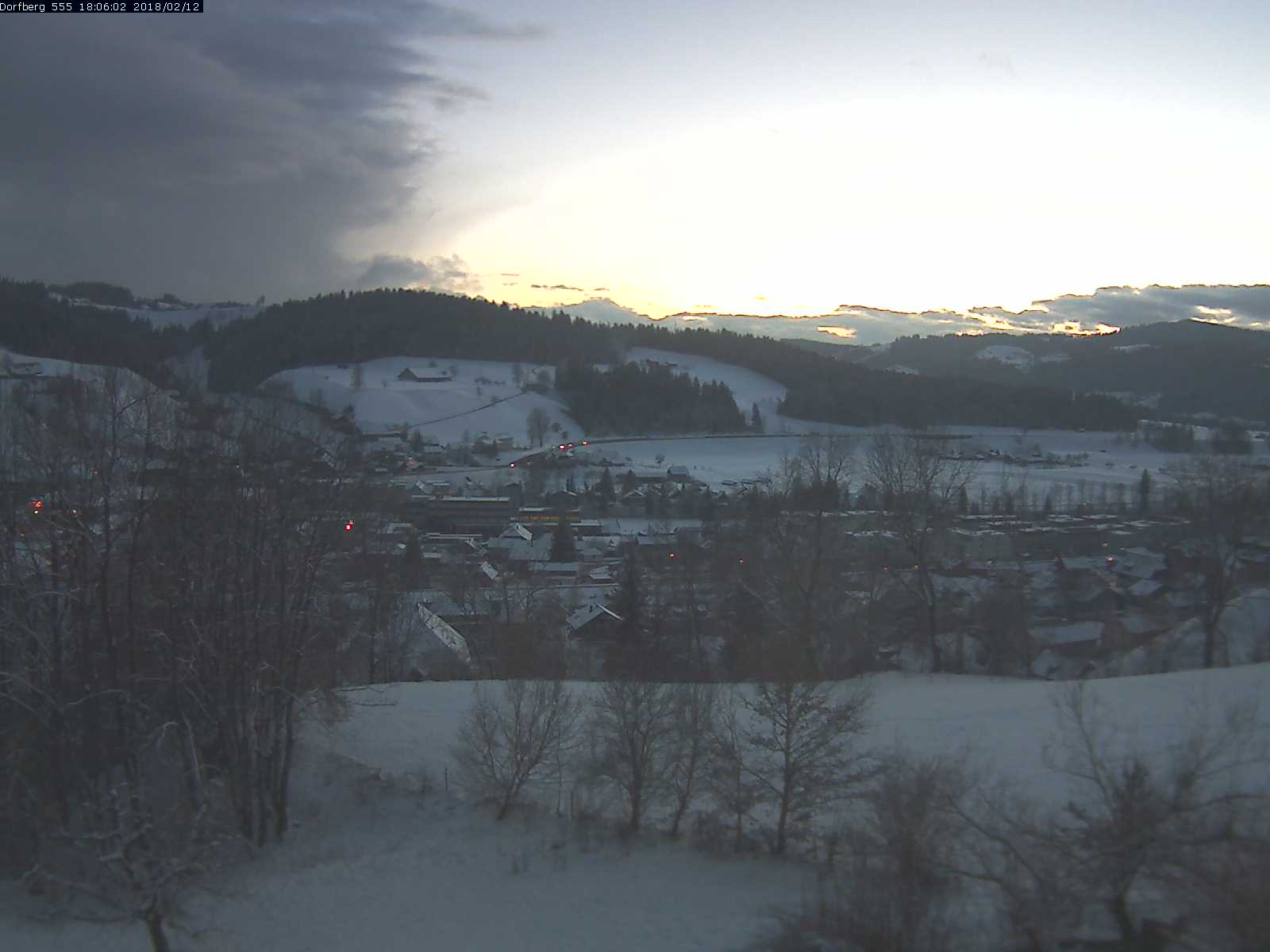 Webcam-Bild: Aussicht vom Dorfberg in Langnau 20180212-180601