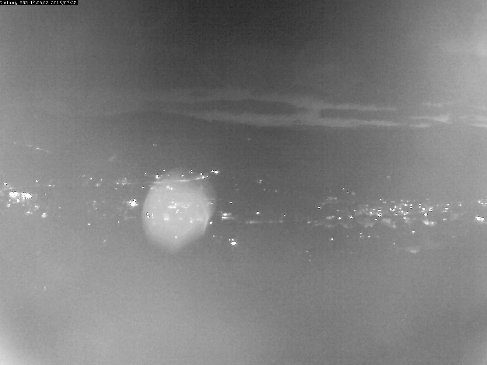 Webcam-Bild: Aussicht vom Dorfberg in Langnau 20180225-190601