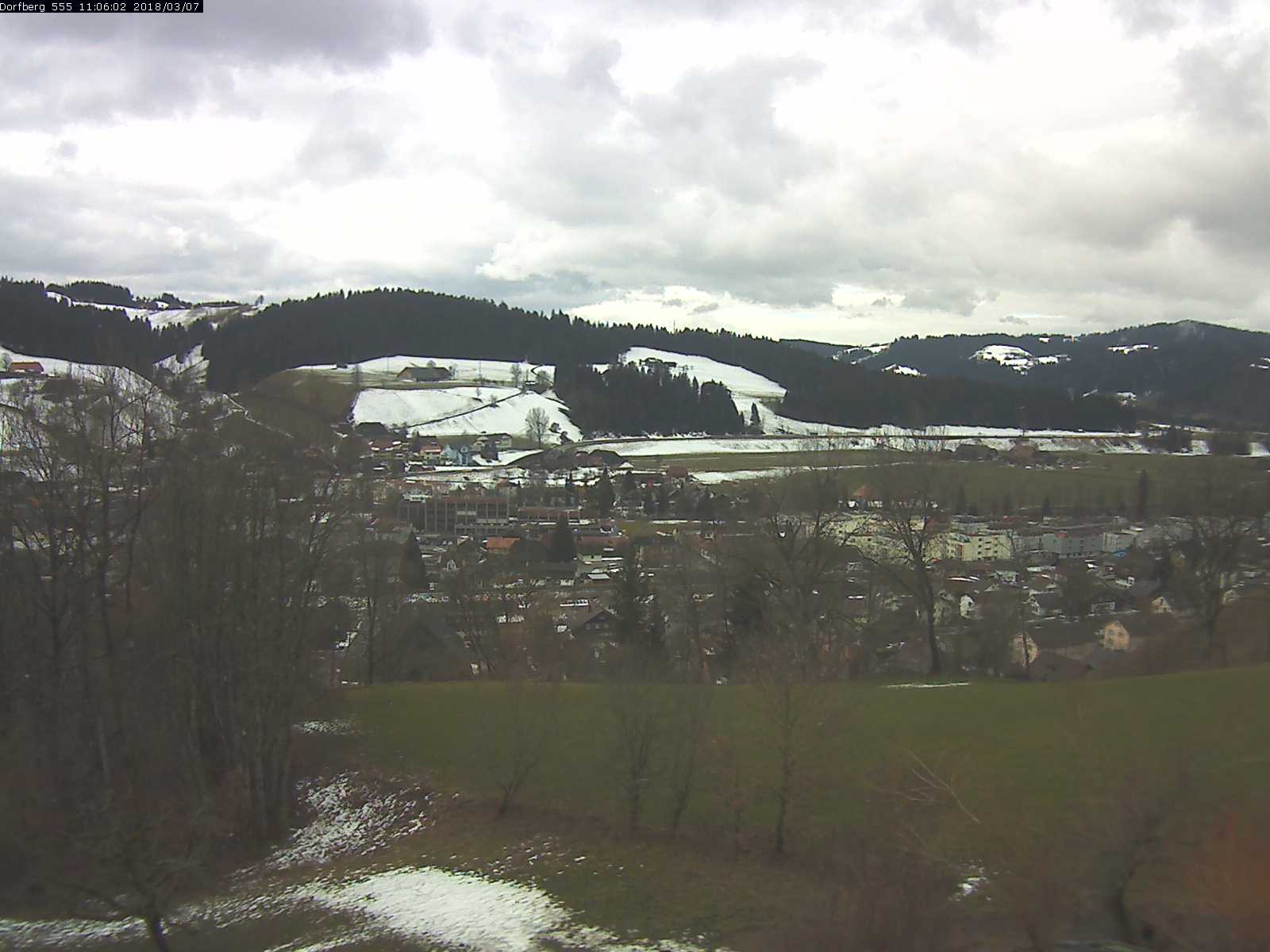 Webcam-Bild: Aussicht vom Dorfberg in Langnau 20180307-110601