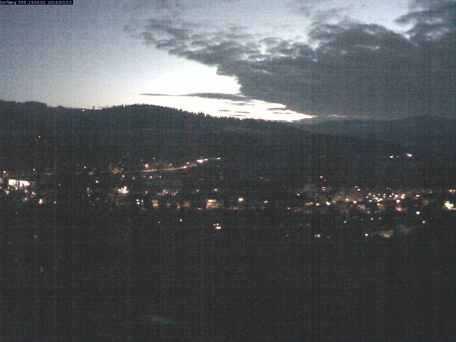 Webcam-Bild: Aussicht vom Dorfberg in Langnau 20180310-190601