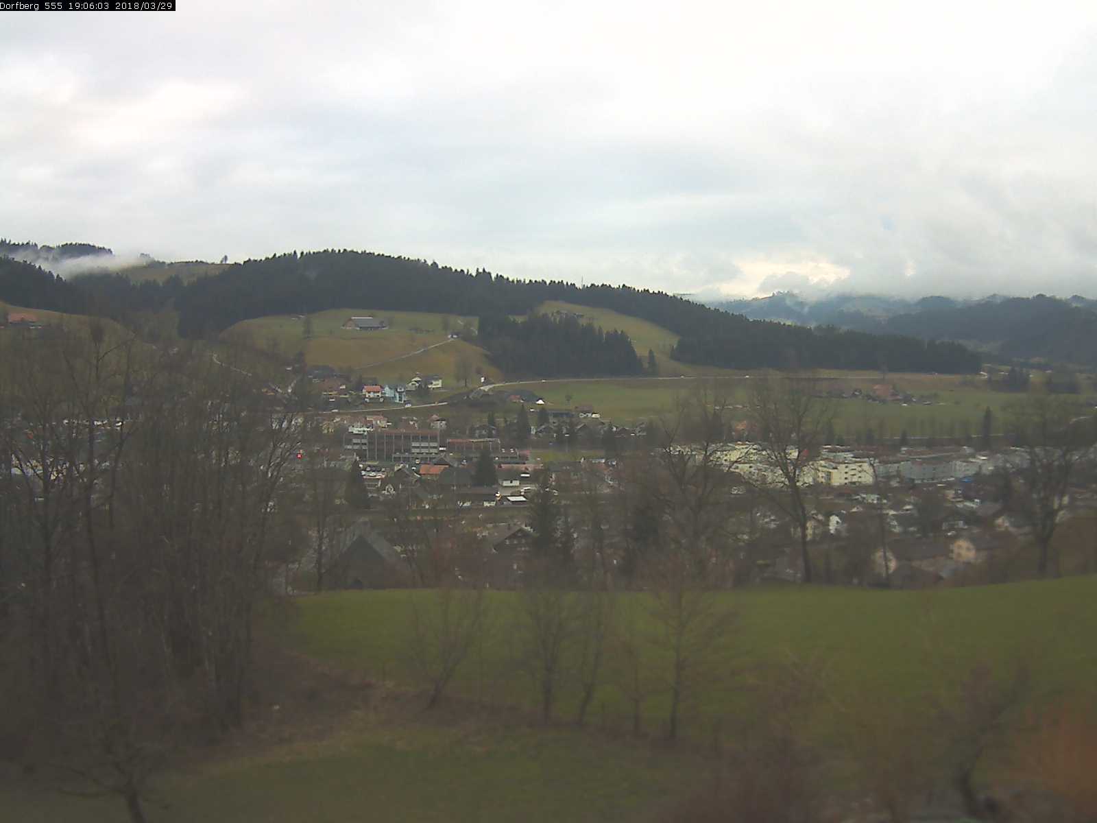 Webcam-Bild: Aussicht vom Dorfberg in Langnau 20180329-190601