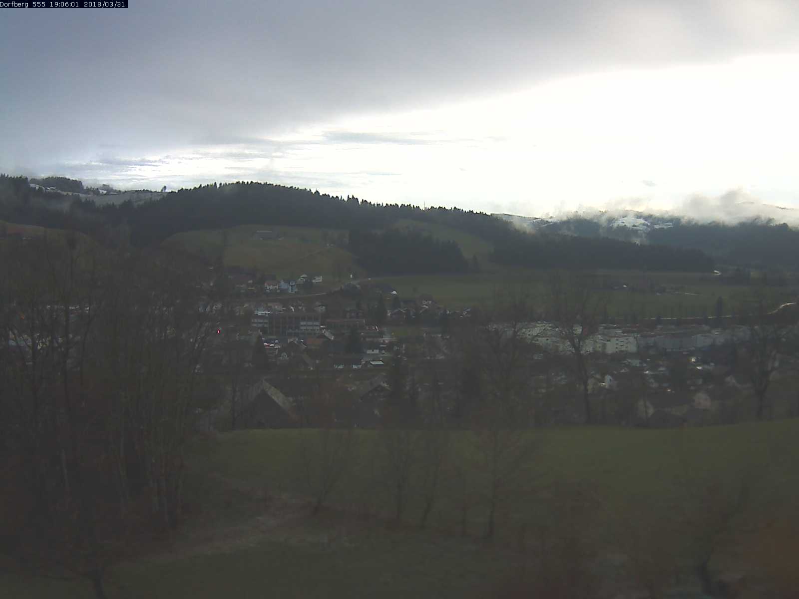 Webcam-Bild: Aussicht vom Dorfberg in Langnau 20180331-190601