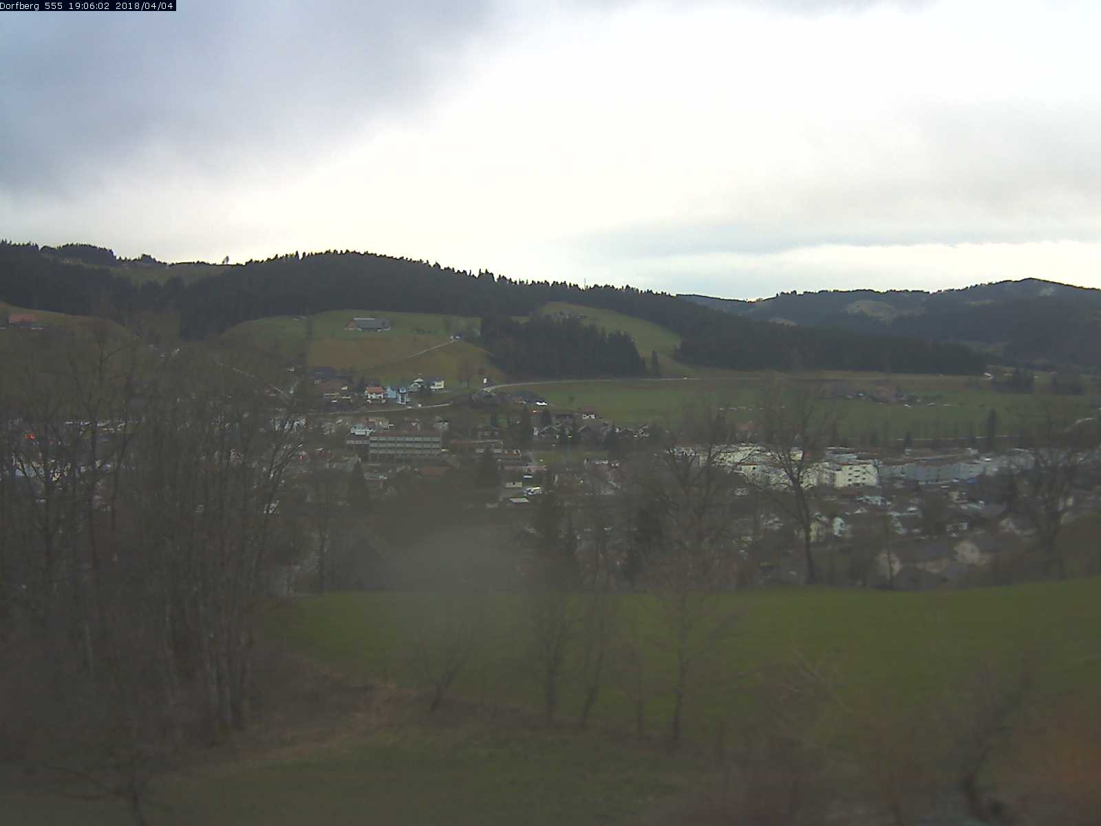 Webcam-Bild: Aussicht vom Dorfberg in Langnau 20180404-190601