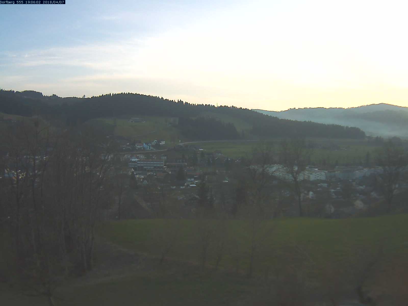 Webcam-Bild: Aussicht vom Dorfberg in Langnau 20180407-190601