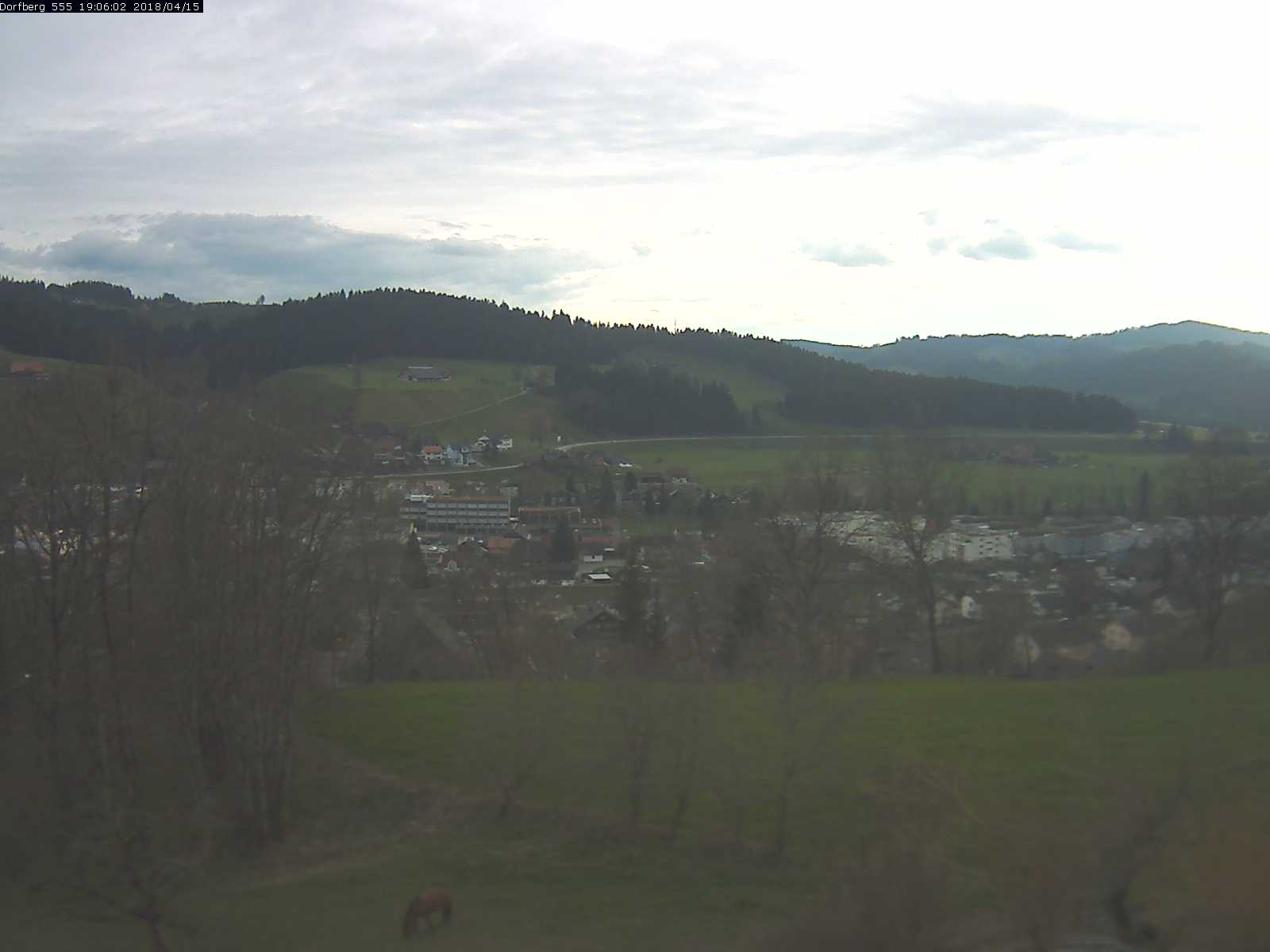 Webcam-Bild: Aussicht vom Dorfberg in Langnau 20180415-190601