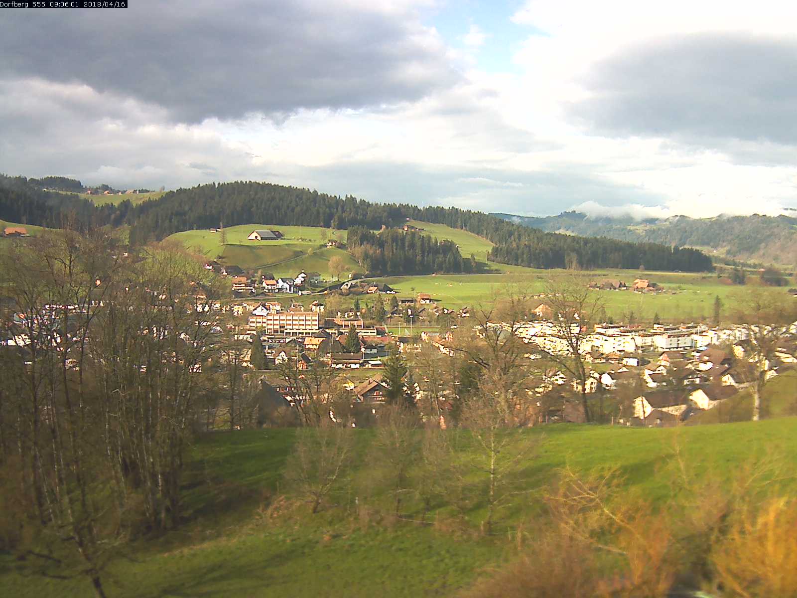 Webcam-Bild: Aussicht vom Dorfberg in Langnau 20180416-090601