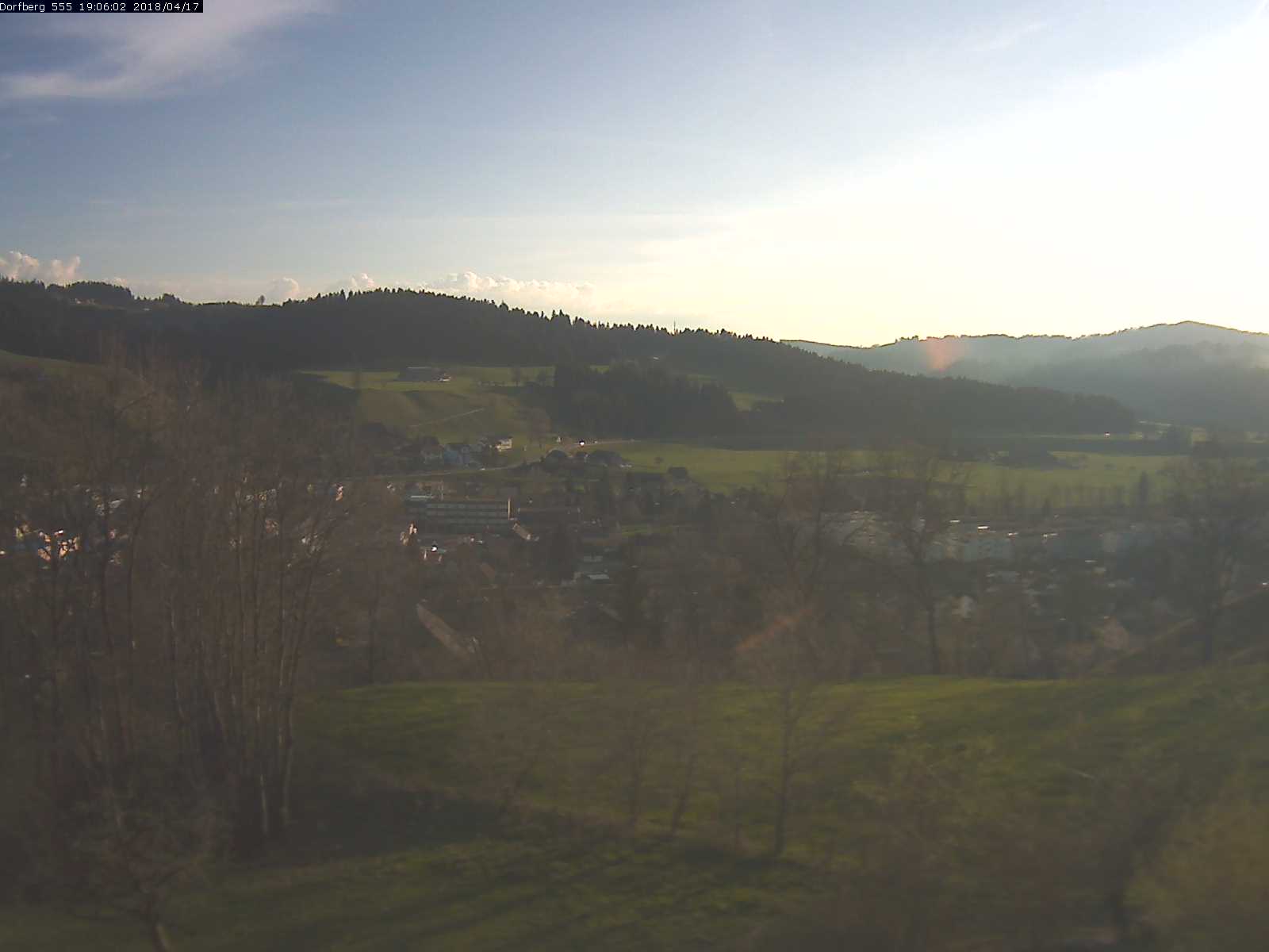 Webcam-Bild: Aussicht vom Dorfberg in Langnau 20180417-190602