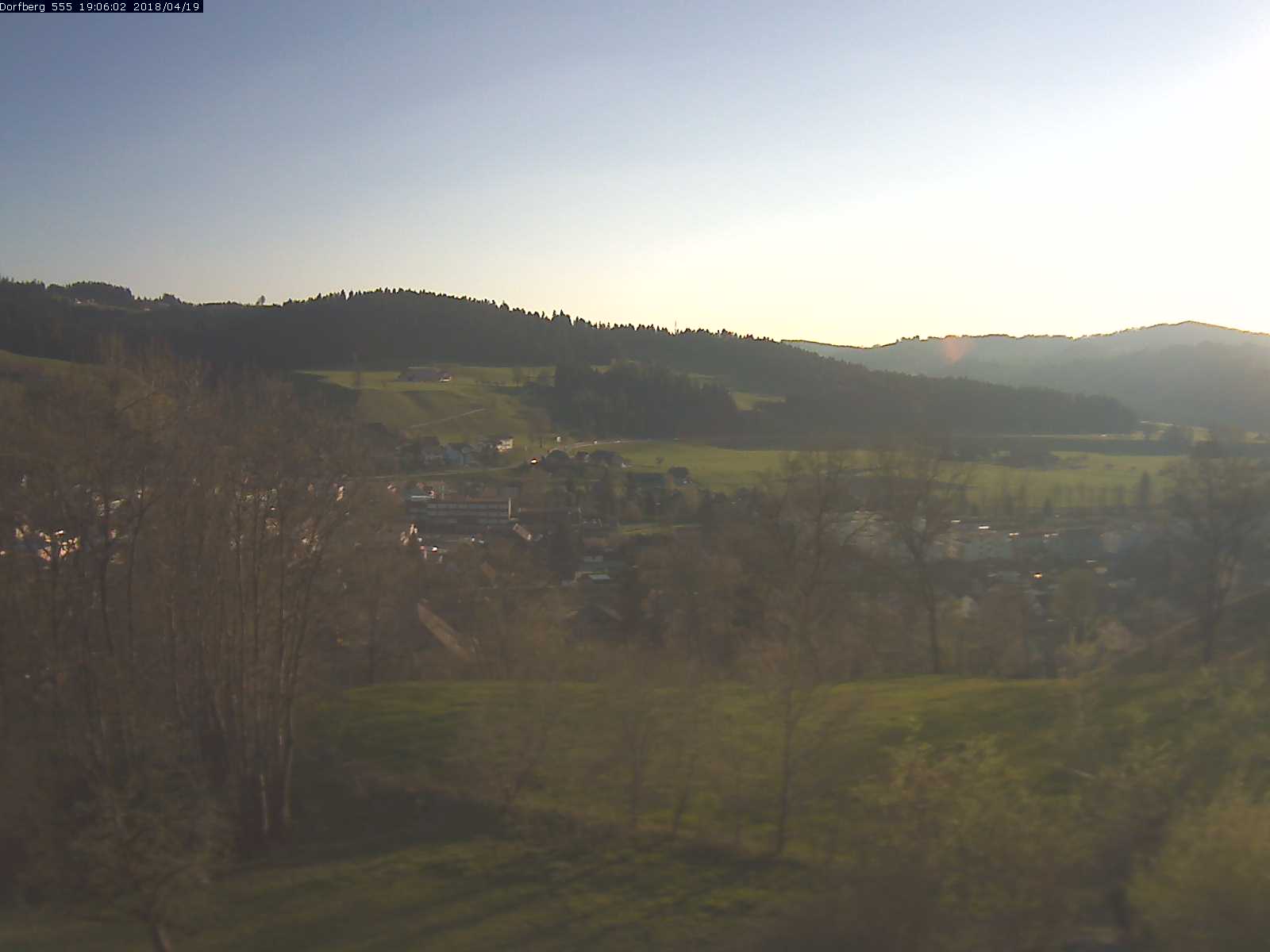 Webcam-Bild: Aussicht vom Dorfberg in Langnau 20180419-190601