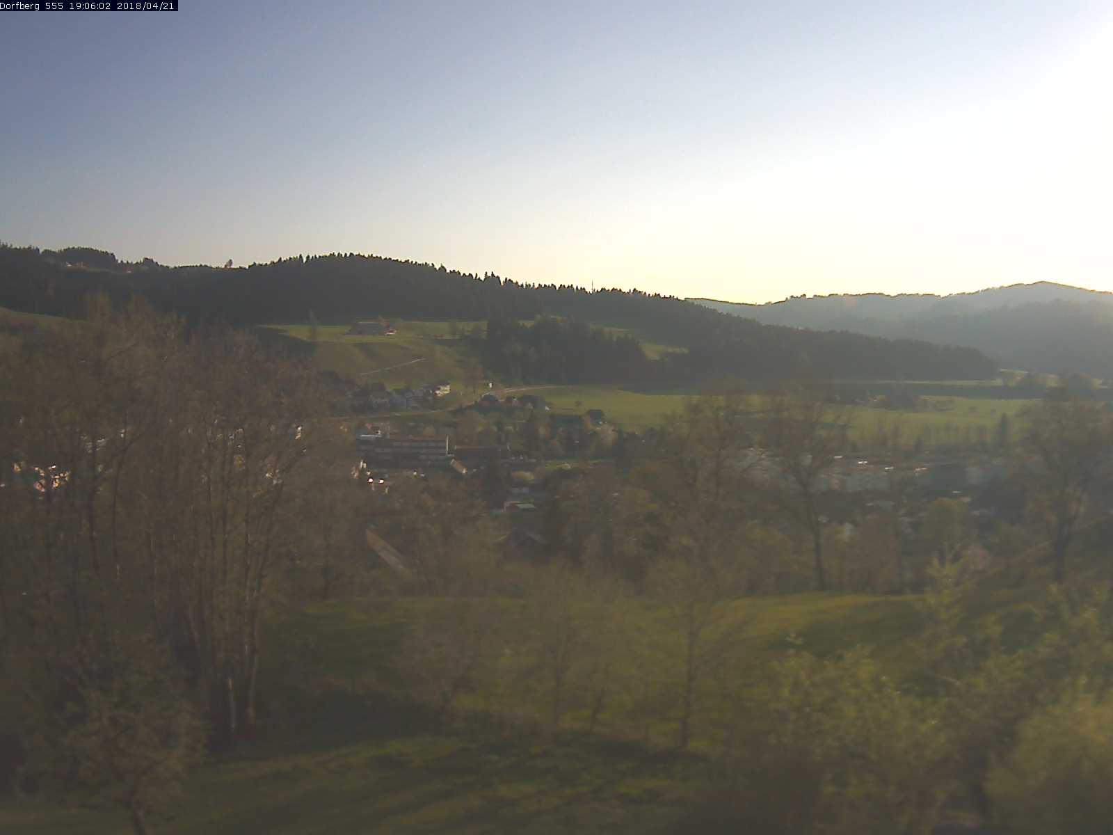 Webcam-Bild: Aussicht vom Dorfberg in Langnau 20180421-190601