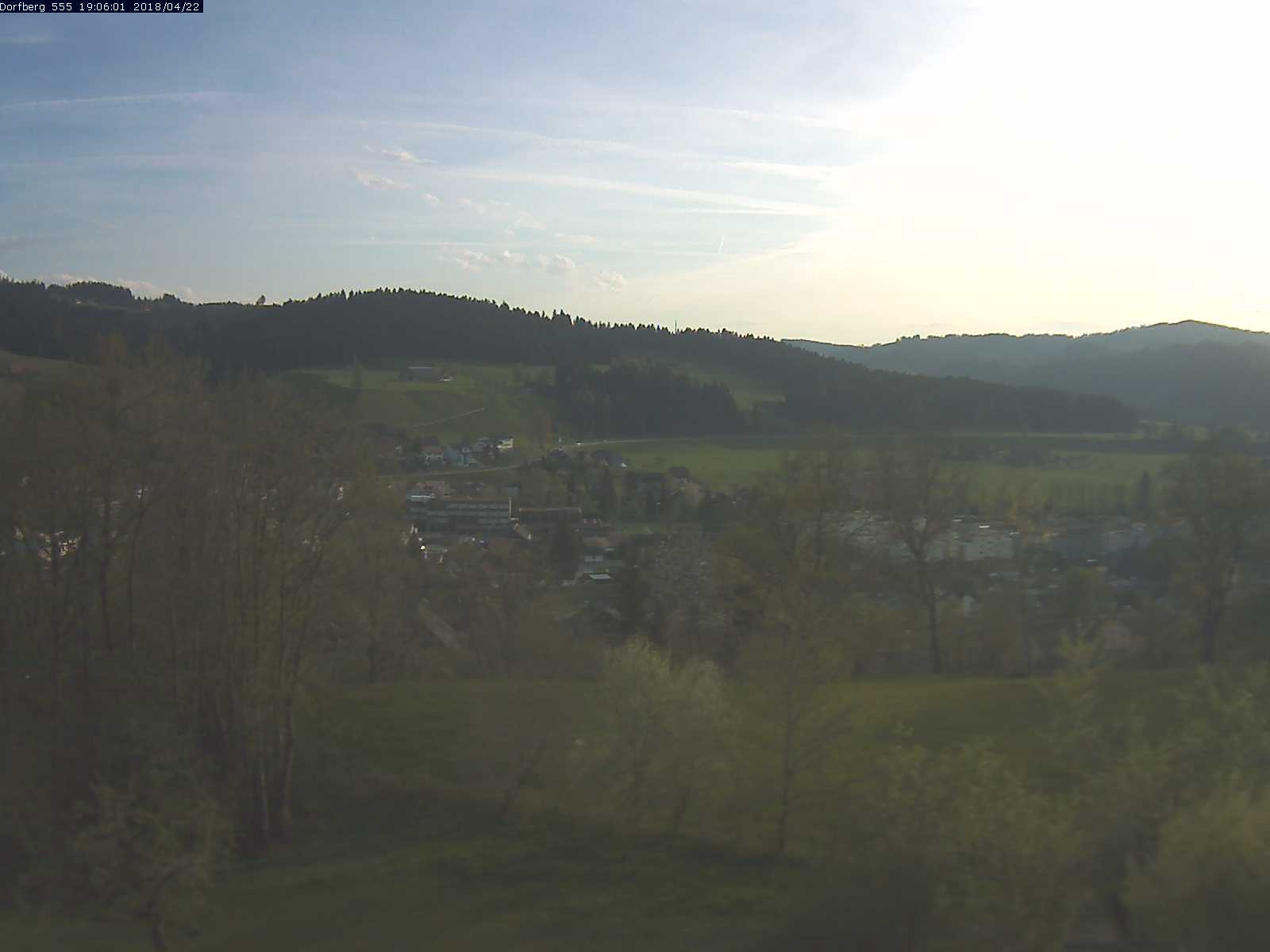 Webcam-Bild: Aussicht vom Dorfberg in Langnau 20180422-190601
