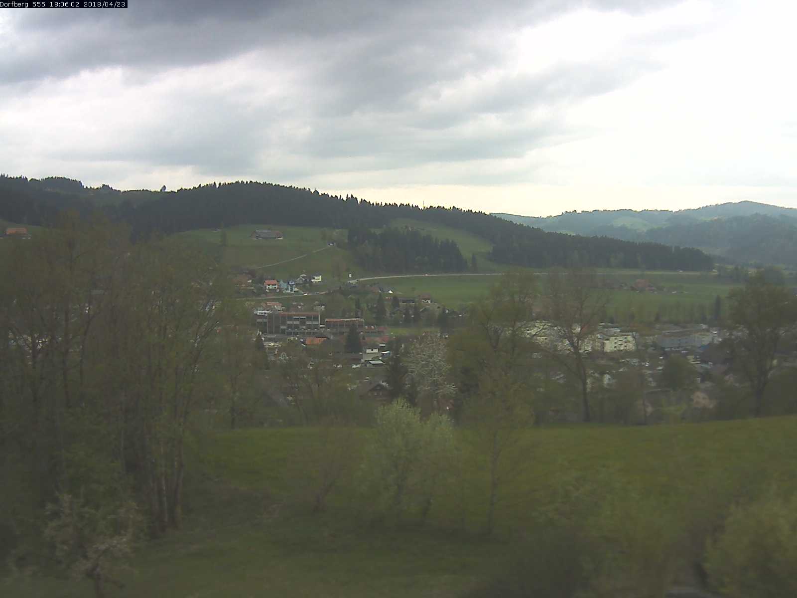 Webcam-Bild: Aussicht vom Dorfberg in Langnau 20180423-180601