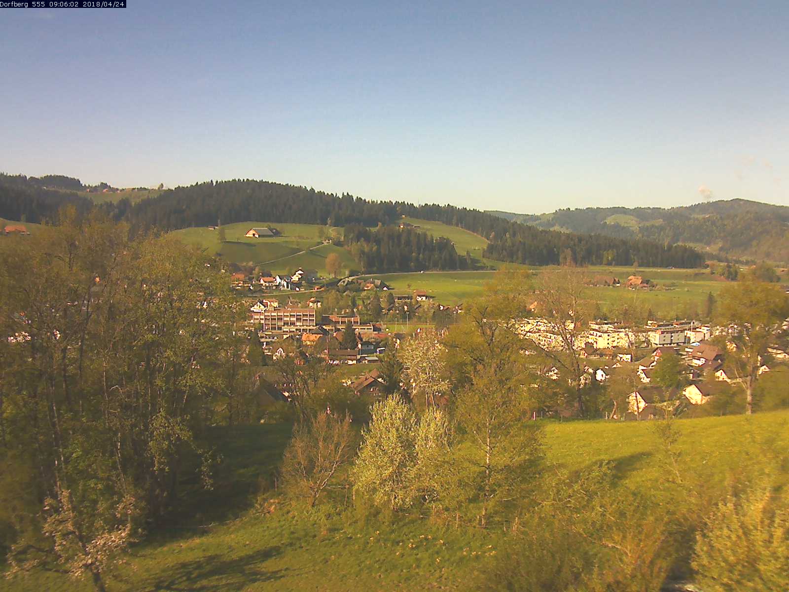 Webcam-Bild: Aussicht vom Dorfberg in Langnau 20180424-090601