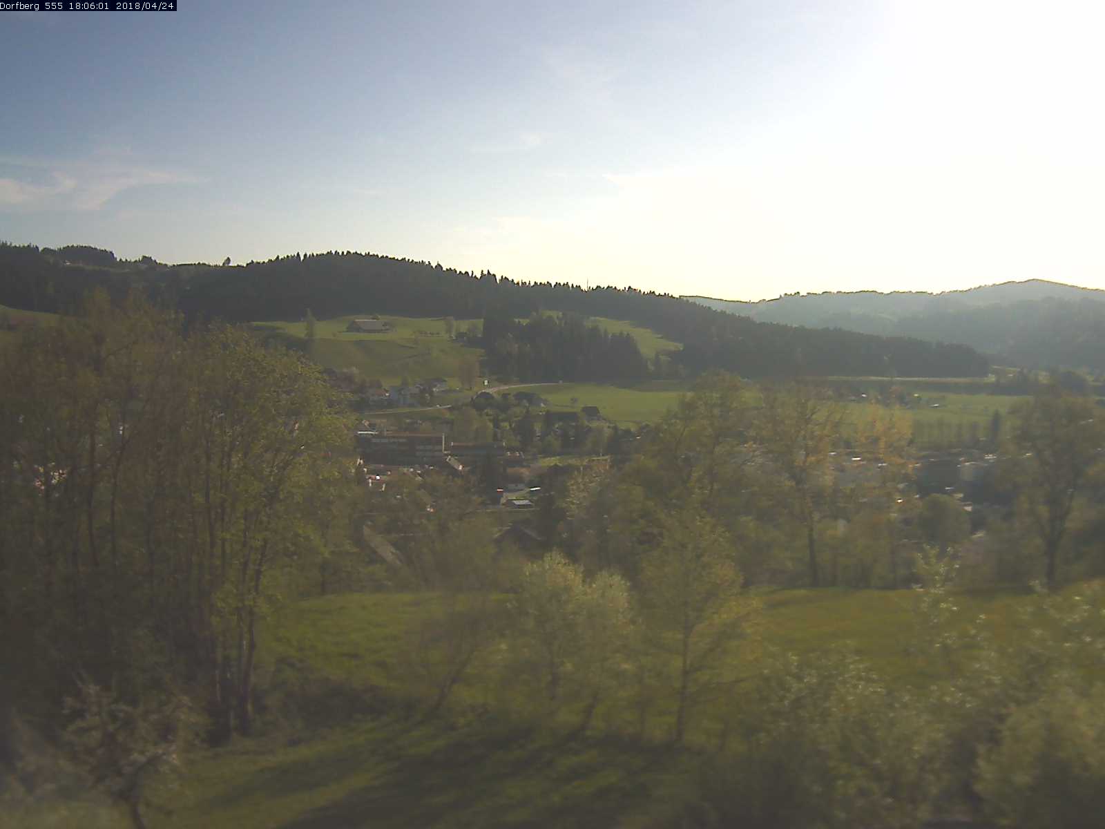 Webcam-Bild: Aussicht vom Dorfberg in Langnau 20180424-180601