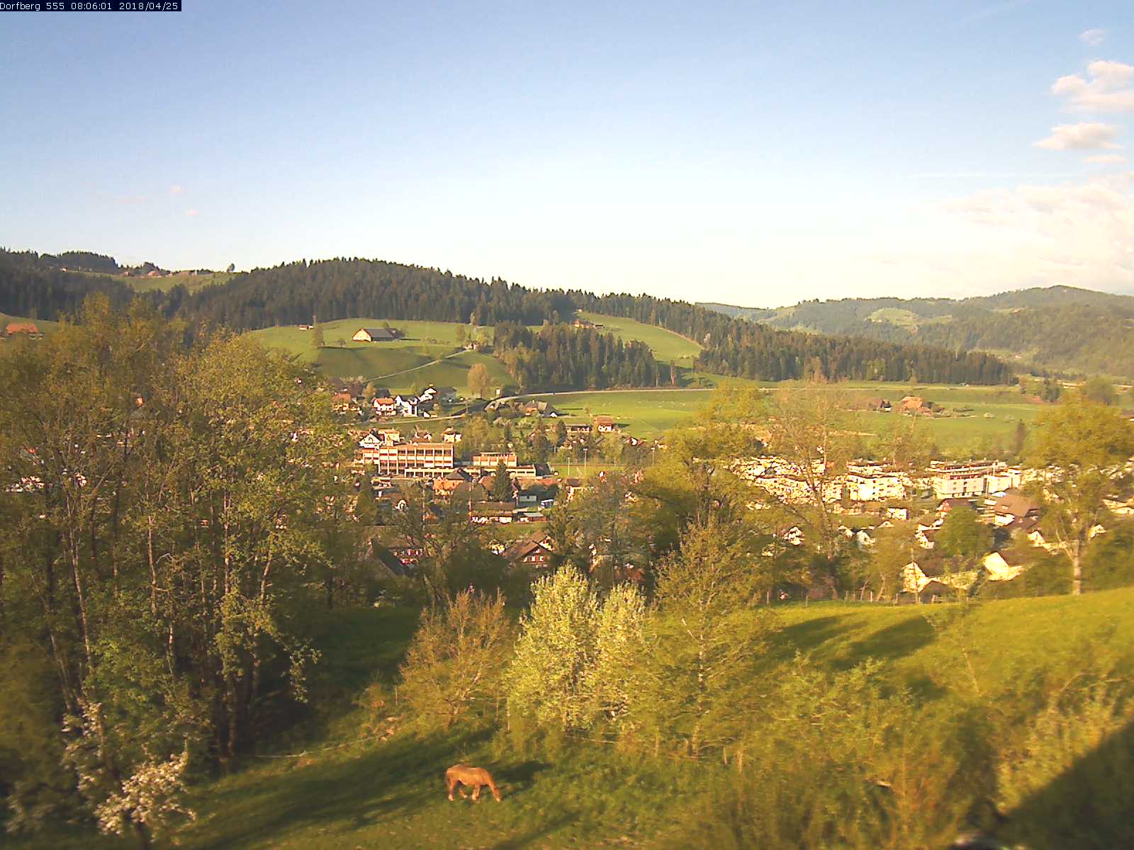 Webcam-Bild: Aussicht vom Dorfberg in Langnau 20180425-080601