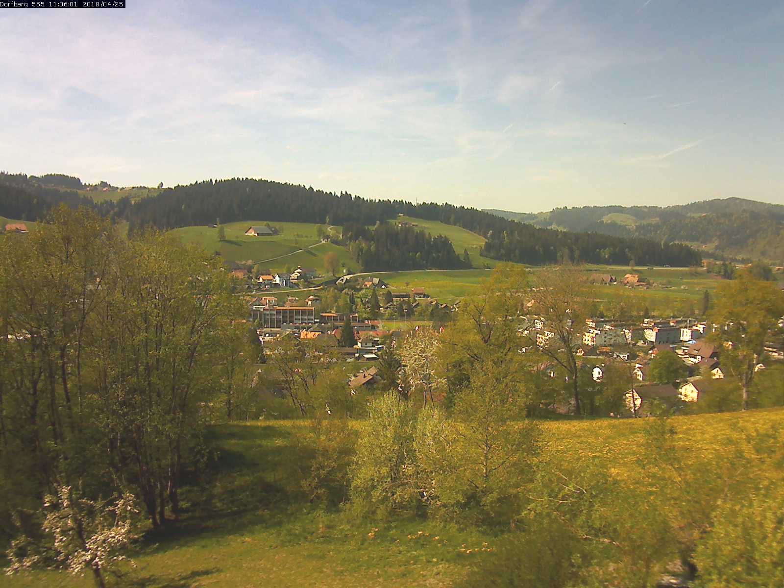 Webcam-Bild: Aussicht vom Dorfberg in Langnau 20180425-110601
