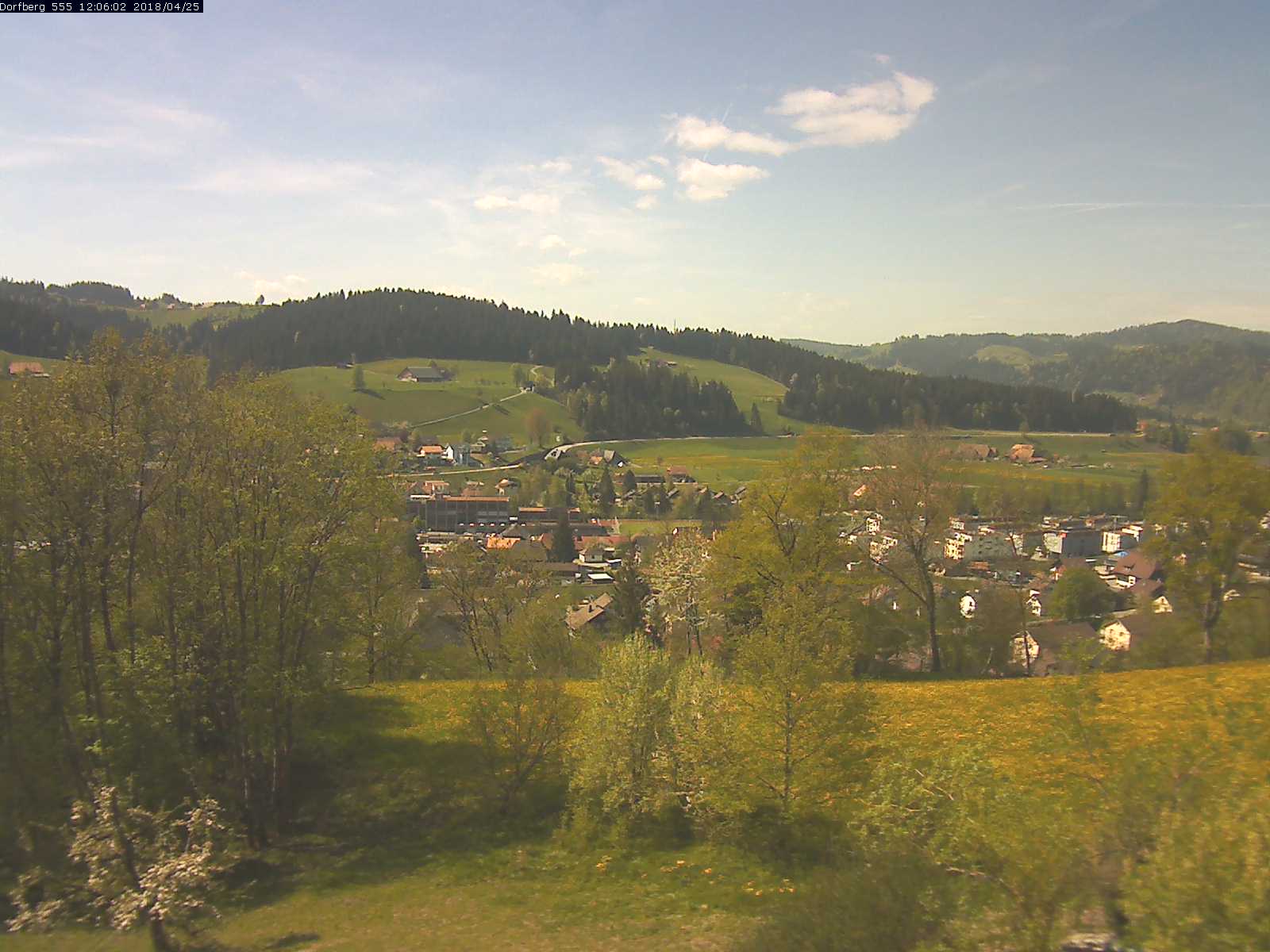 Webcam-Bild: Aussicht vom Dorfberg in Langnau 20180425-120601