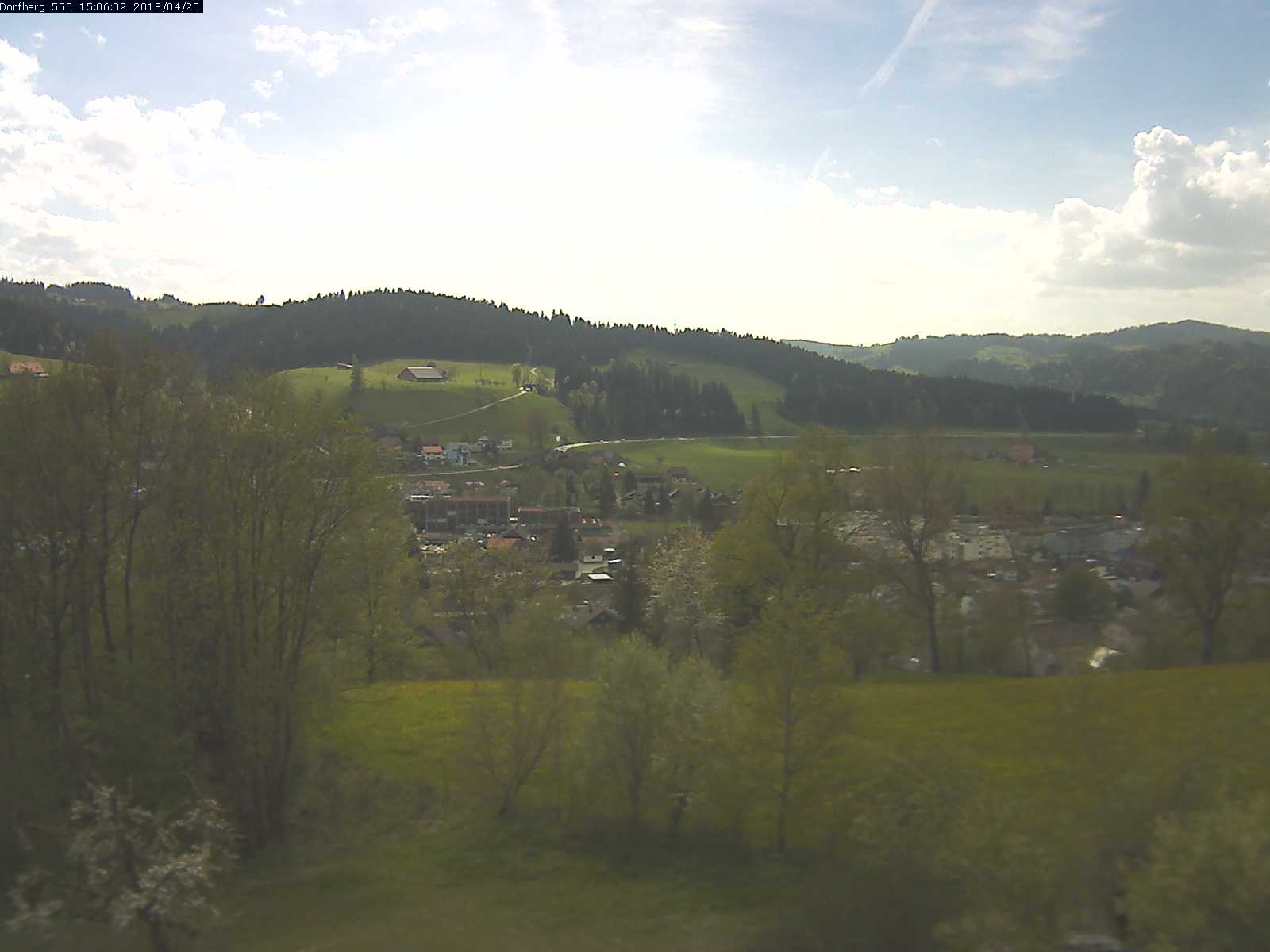 Webcam-Bild: Aussicht vom Dorfberg in Langnau 20180425-150601