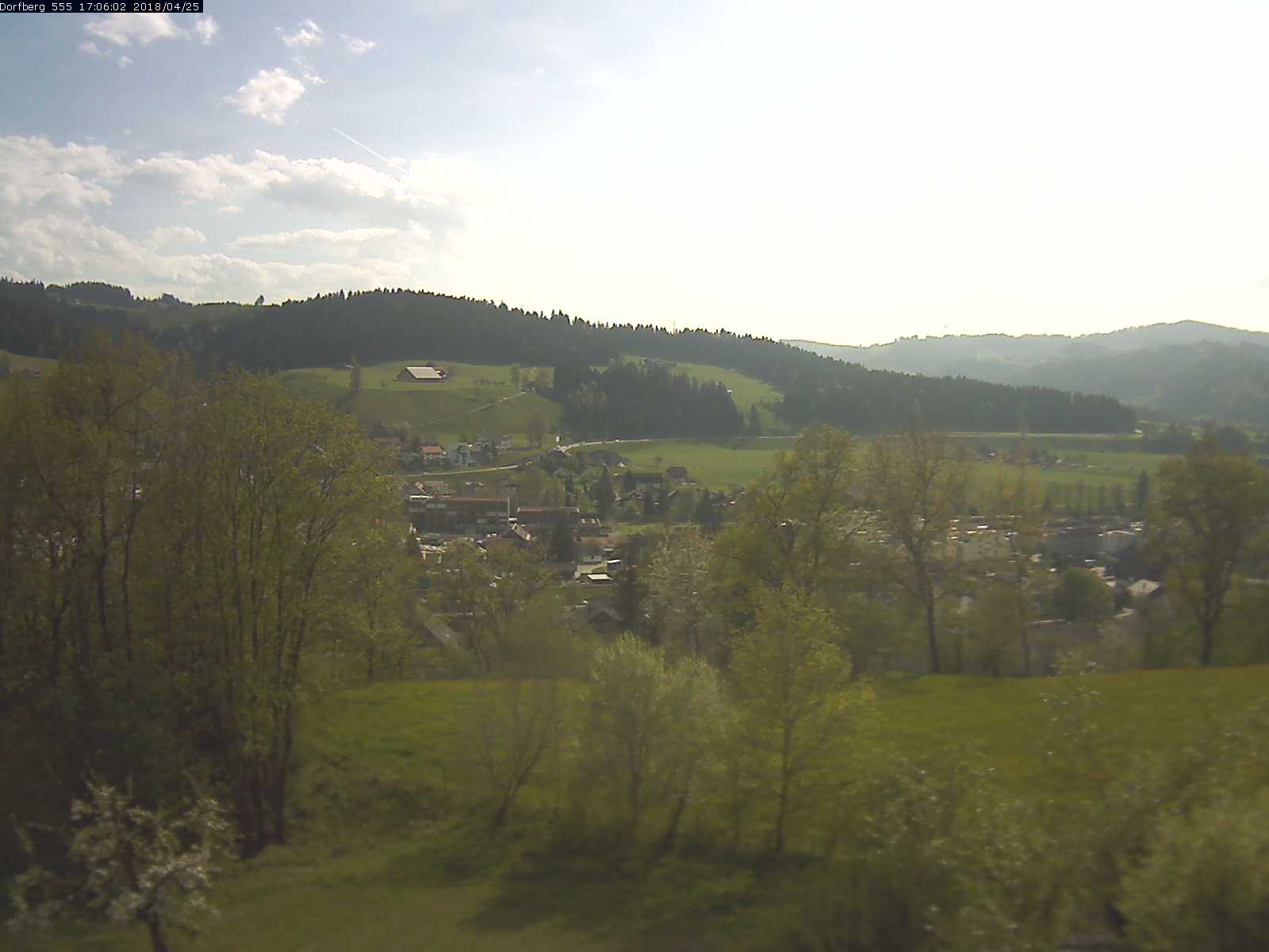 Webcam-Bild: Aussicht vom Dorfberg in Langnau 20180425-170601