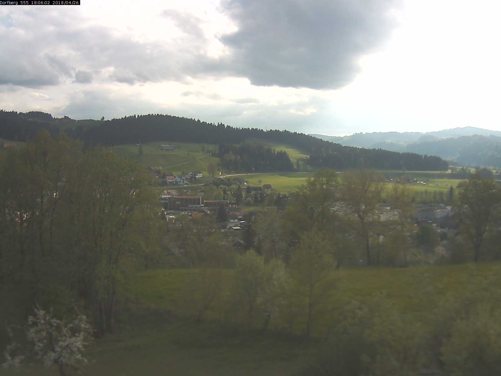 Webcam-Bild: Aussicht vom Dorfberg in Langnau 20180426-180601