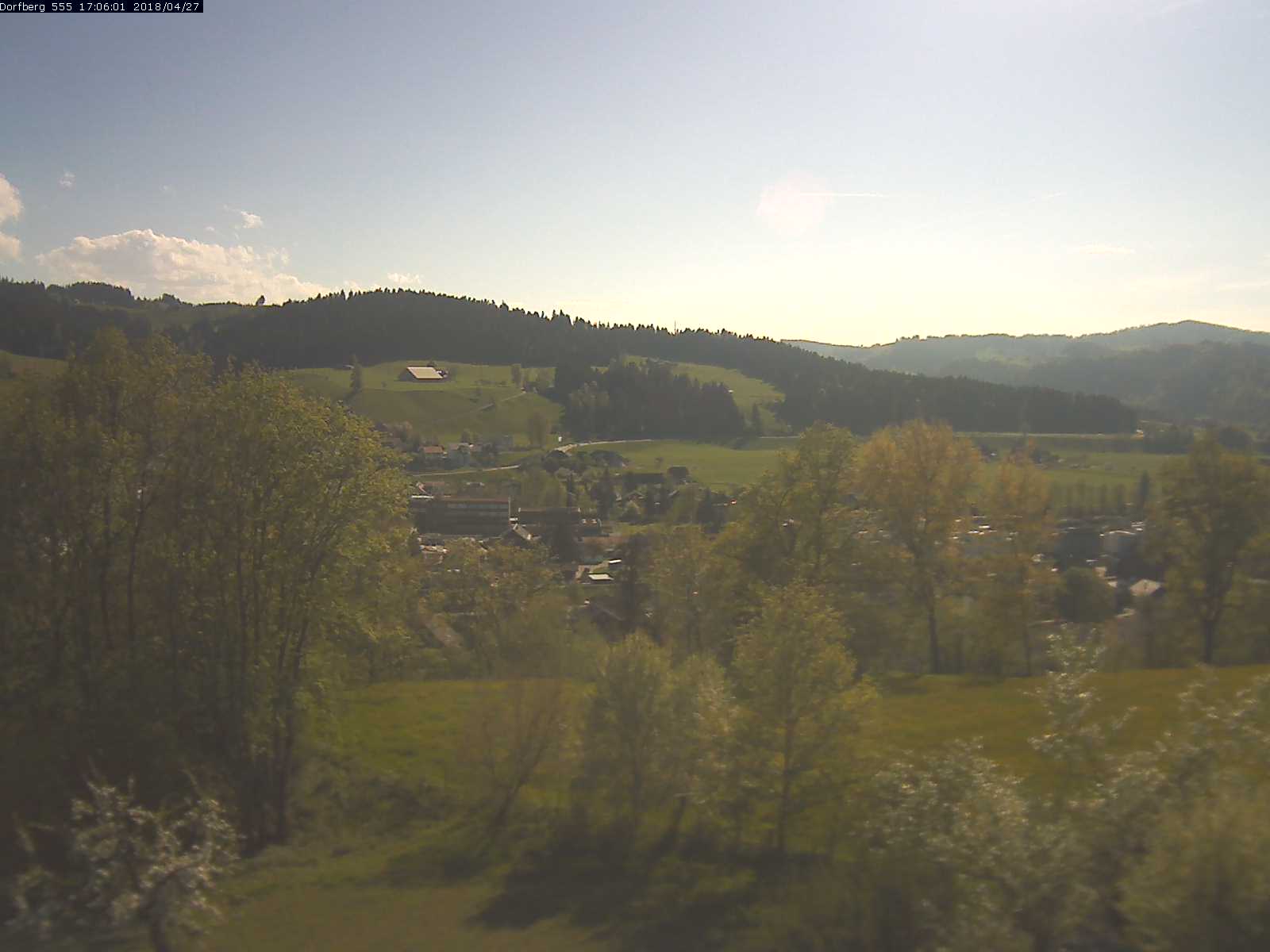 Webcam-Bild: Aussicht vom Dorfberg in Langnau 20180427-170601