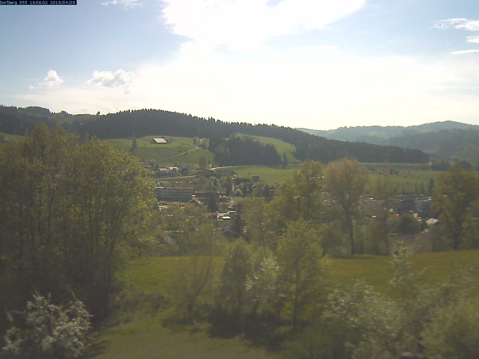 Webcam-Bild: Aussicht vom Dorfberg in Langnau 20180428-160601