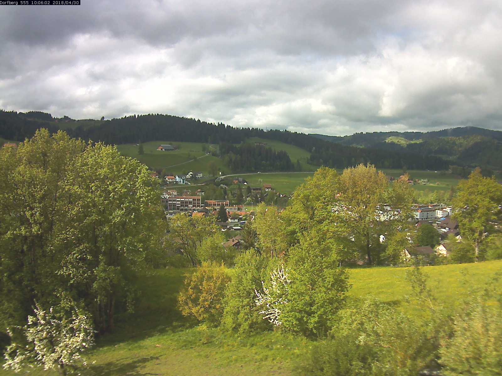 Webcam-Bild: Aussicht vom Dorfberg in Langnau 20180430-100601