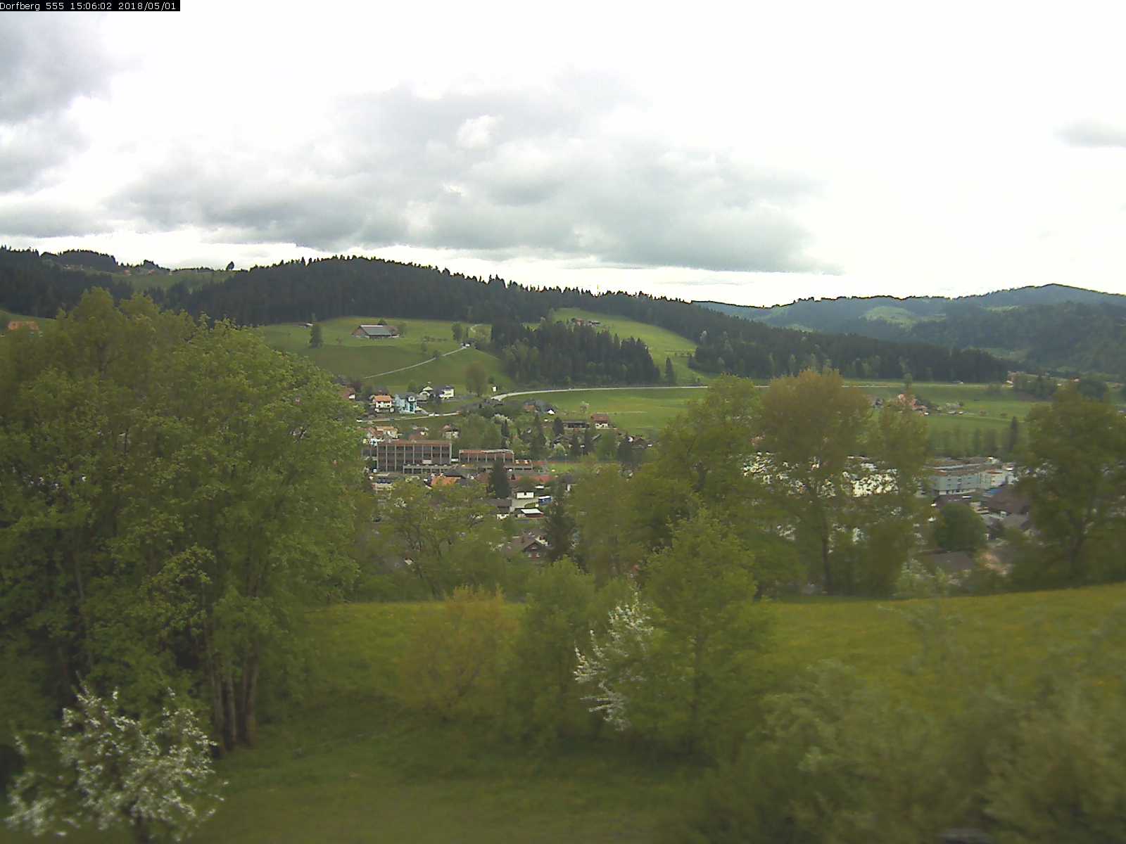Webcam-Bild: Aussicht vom Dorfberg in Langnau 20180501-150601