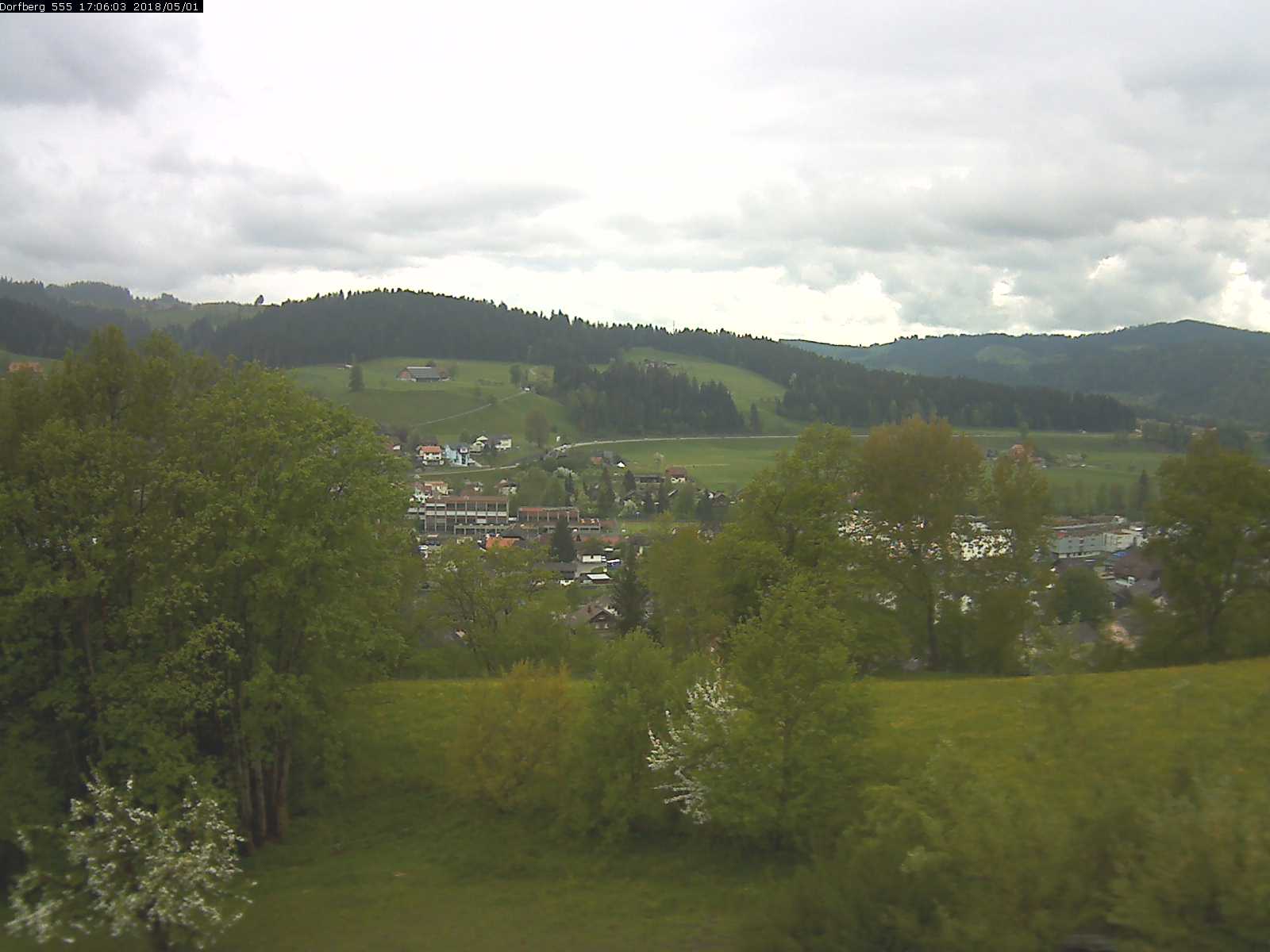 Webcam-Bild: Aussicht vom Dorfberg in Langnau 20180501-170601