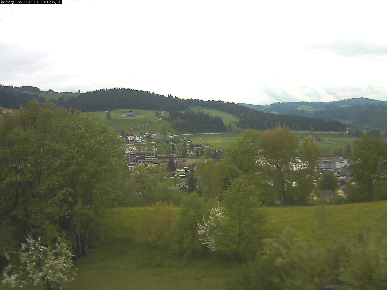 Webcam-Bild: Aussicht vom Dorfberg in Langnau 20180501-180601