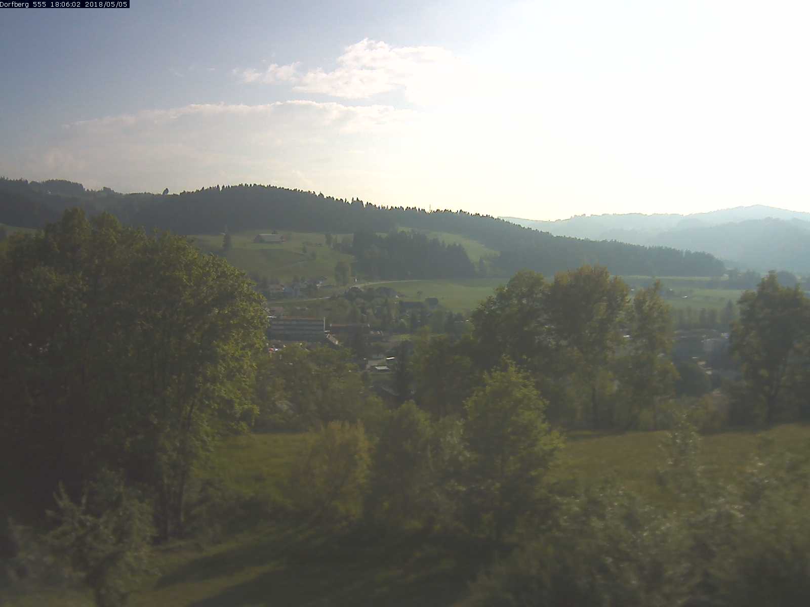 Webcam-Bild: Aussicht vom Dorfberg in Langnau 20180505-180601