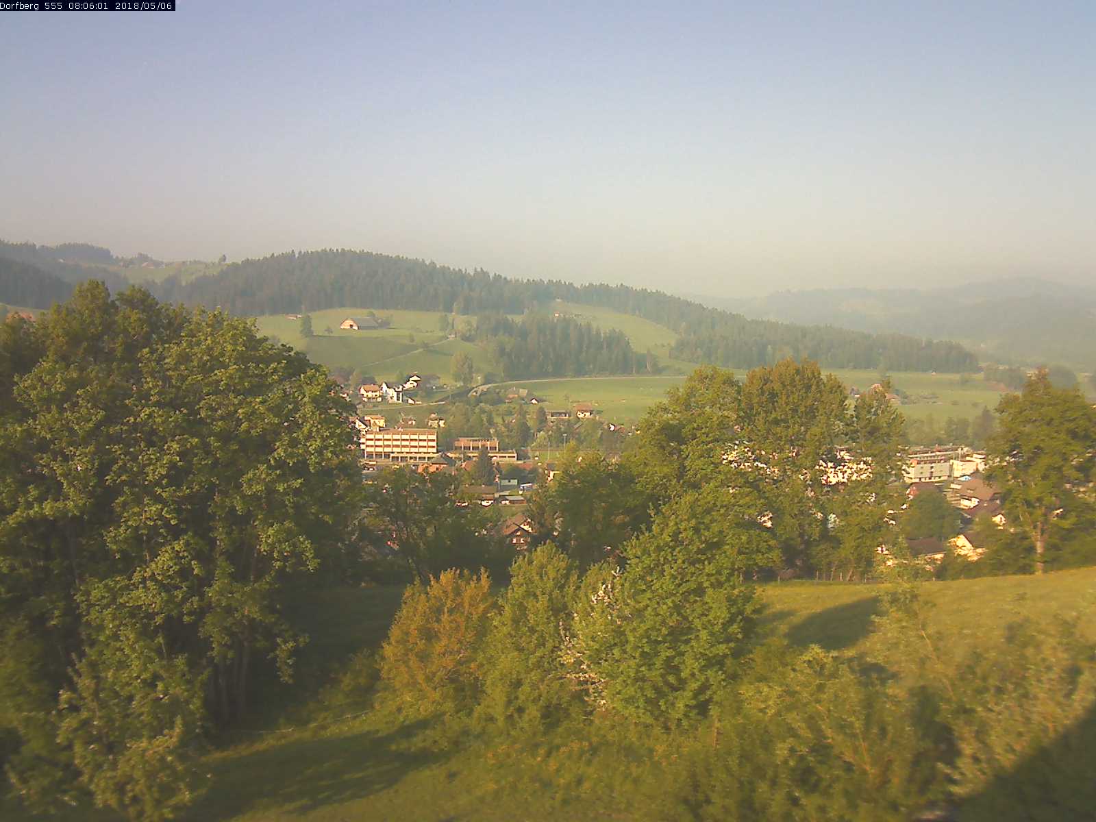 Webcam-Bild: Aussicht vom Dorfberg in Langnau 20180506-080601