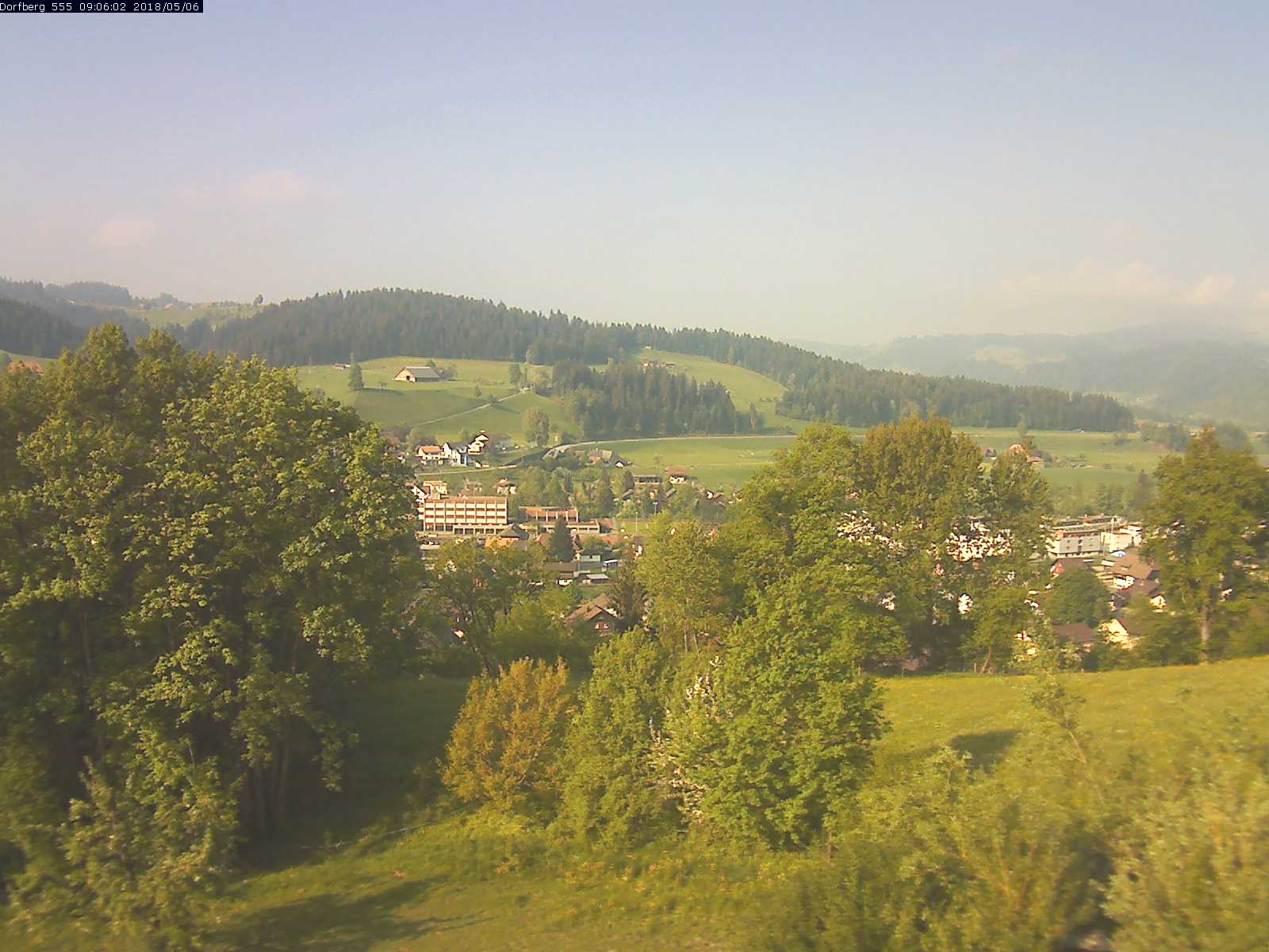 Webcam-Bild: Aussicht vom Dorfberg in Langnau 20180506-090601