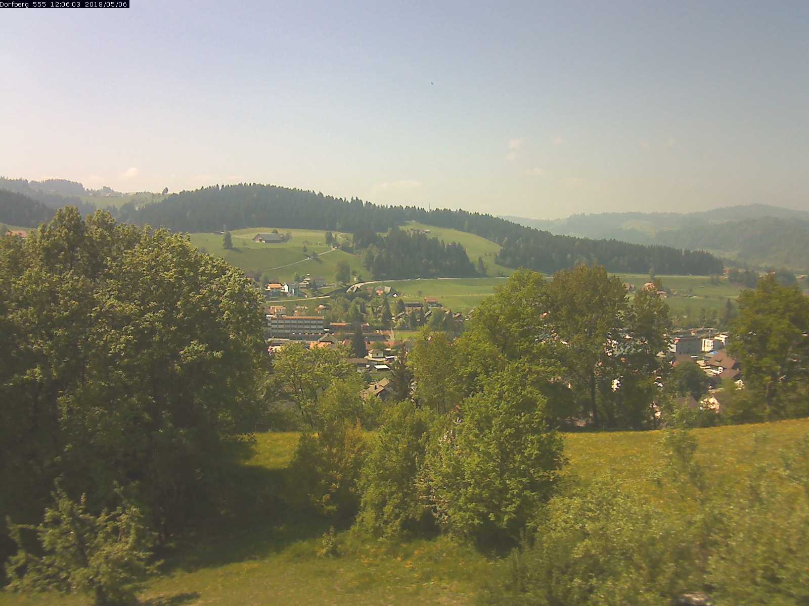Webcam-Bild: Aussicht vom Dorfberg in Langnau 20180506-120601
