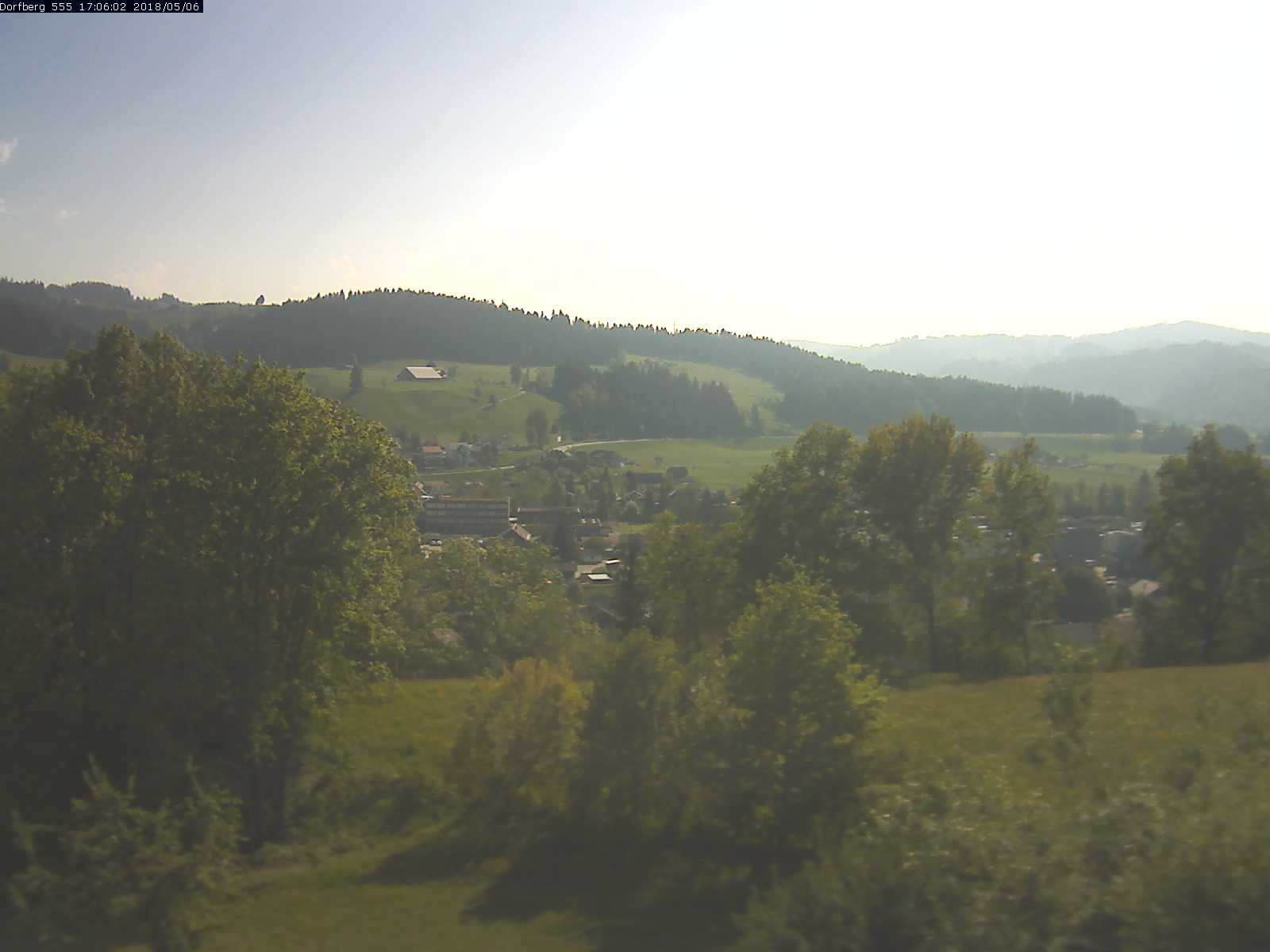Webcam-Bild: Aussicht vom Dorfberg in Langnau 20180506-170601