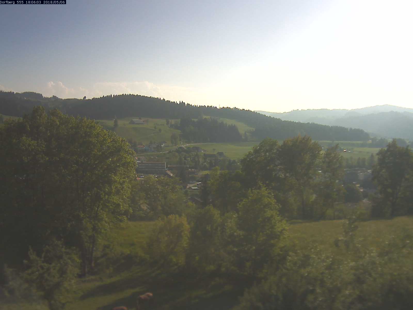 Webcam-Bild: Aussicht vom Dorfberg in Langnau 20180506-180601