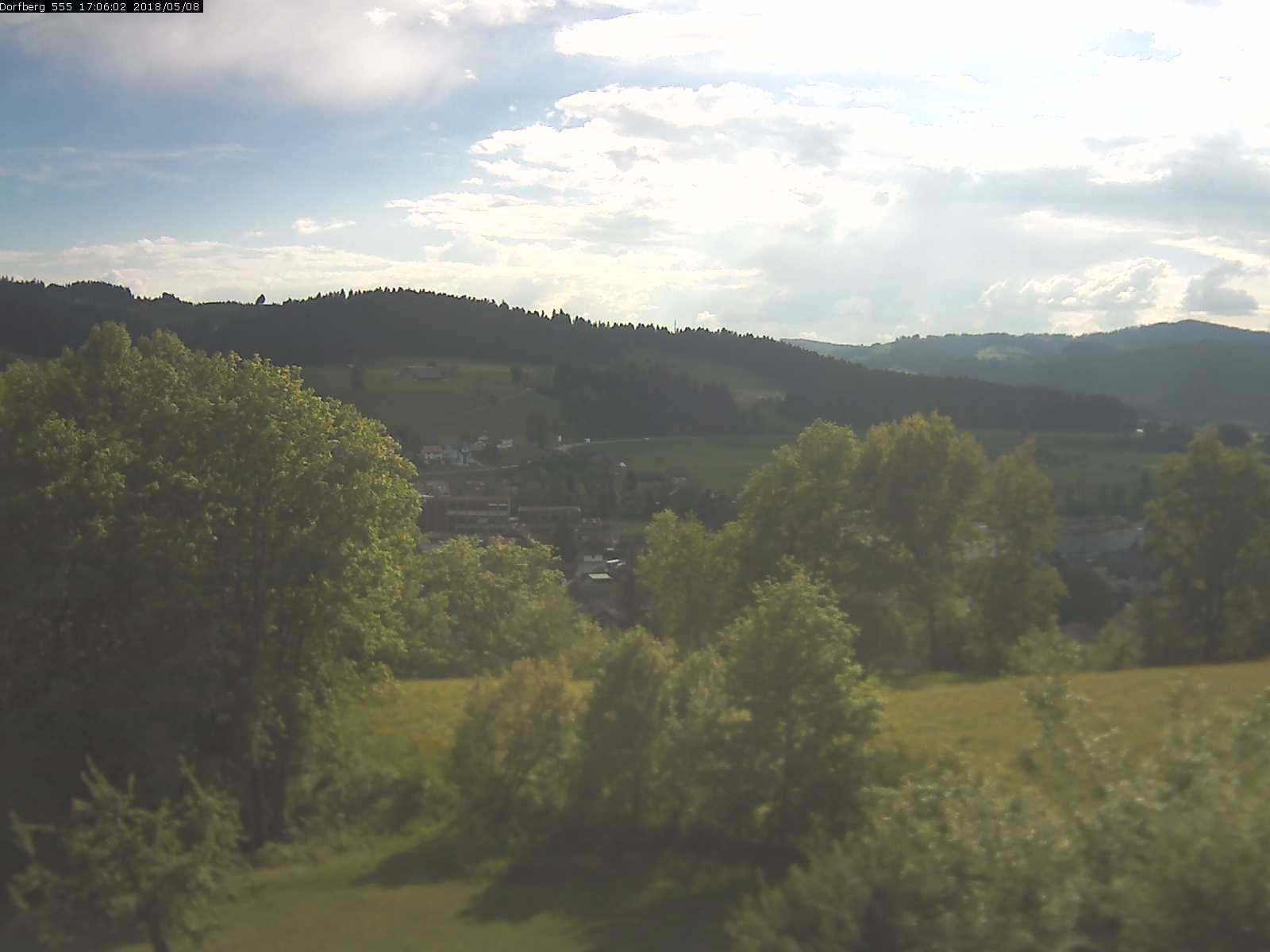 Webcam-Bild: Aussicht vom Dorfberg in Langnau 20180508-170601