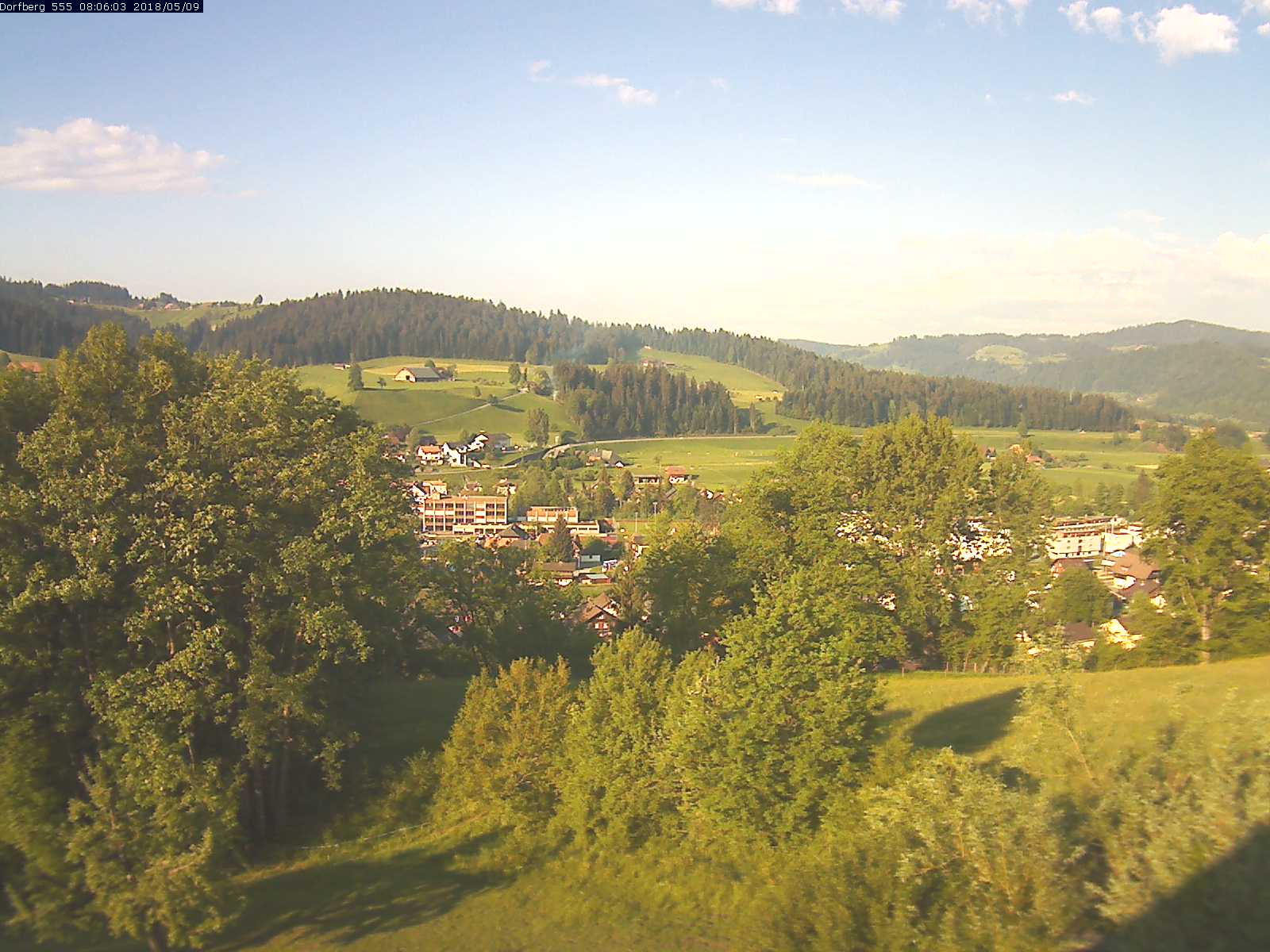 Webcam-Bild: Aussicht vom Dorfberg in Langnau 20180509-080601