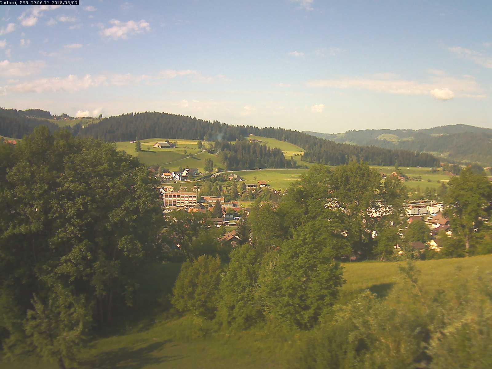 Webcam-Bild: Aussicht vom Dorfberg in Langnau 20180509-090601