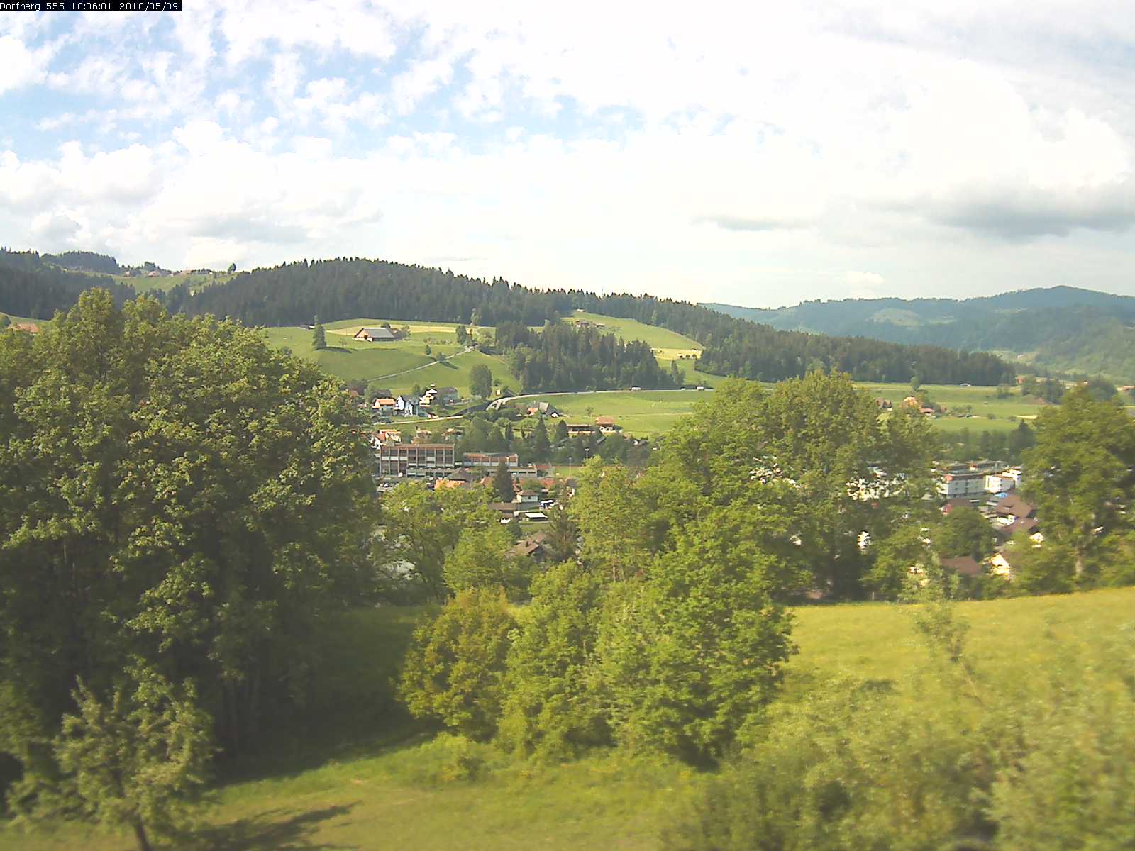 Webcam-Bild: Aussicht vom Dorfberg in Langnau 20180509-100601