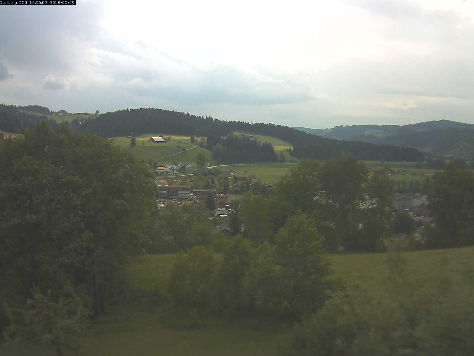 Webcam-Bild: Aussicht vom Dorfberg in Langnau 20180509-160601