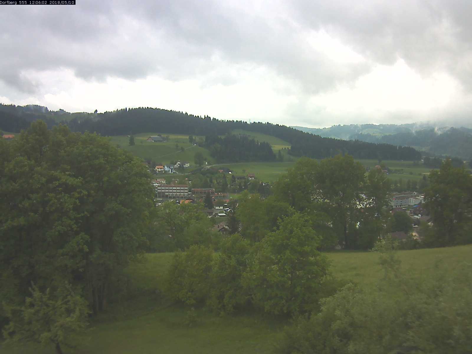 Webcam-Bild: Aussicht vom Dorfberg in Langnau 20180510-120601