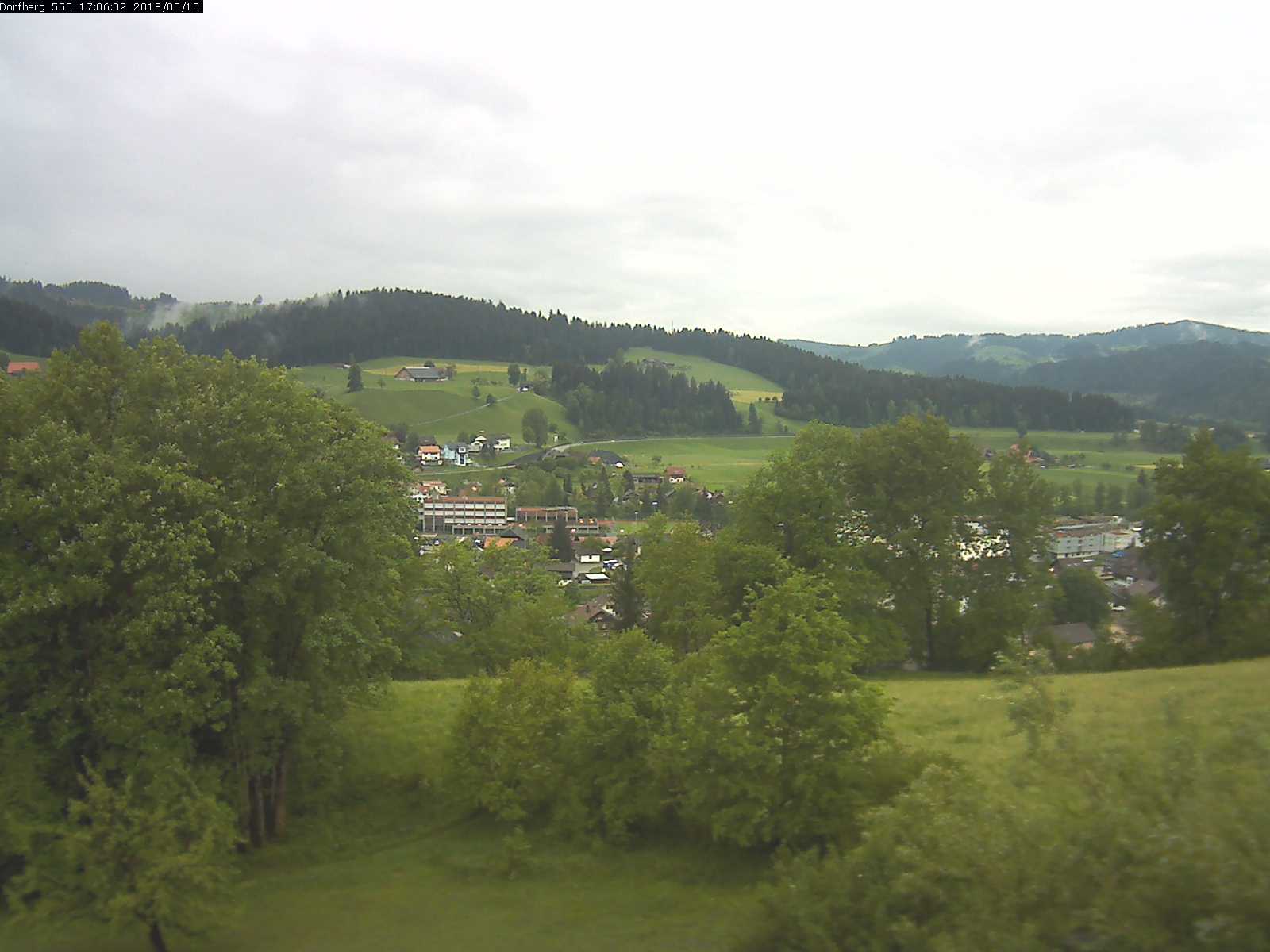 Webcam-Bild: Aussicht vom Dorfberg in Langnau 20180510-170601