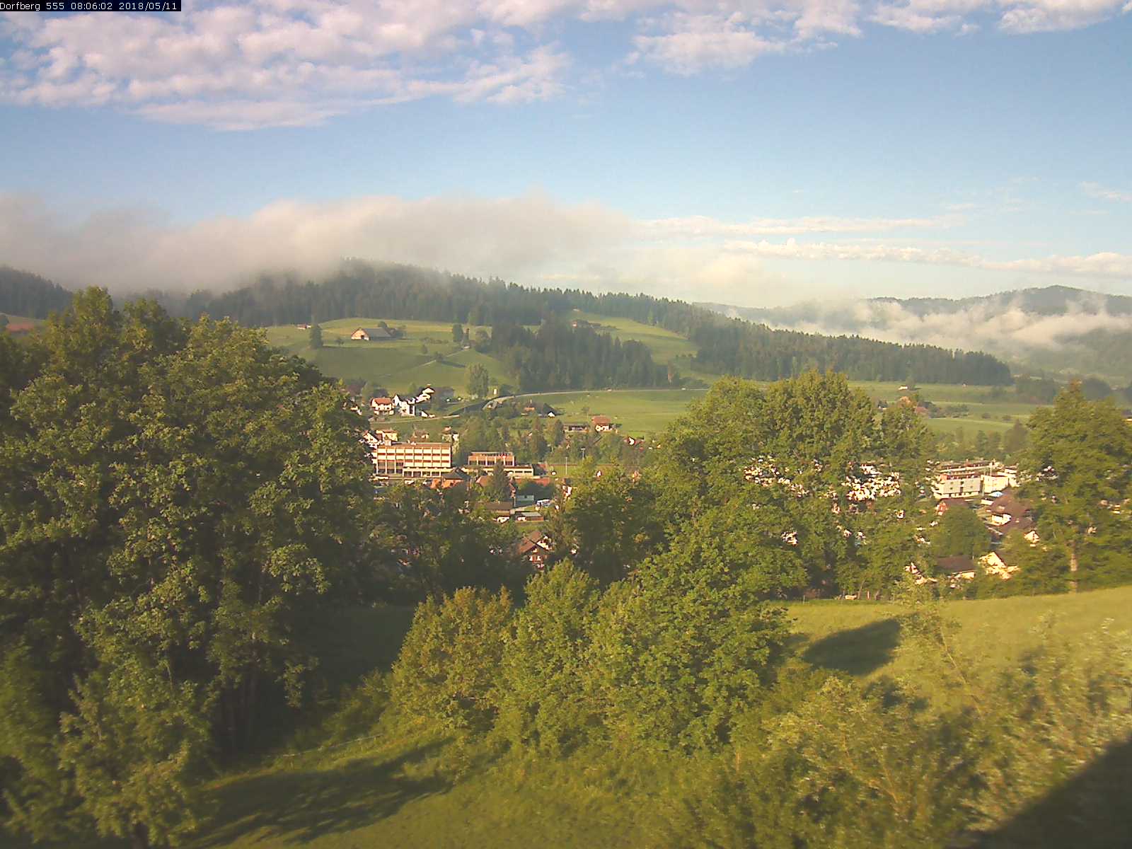 Webcam-Bild: Aussicht vom Dorfberg in Langnau 20180511-080601