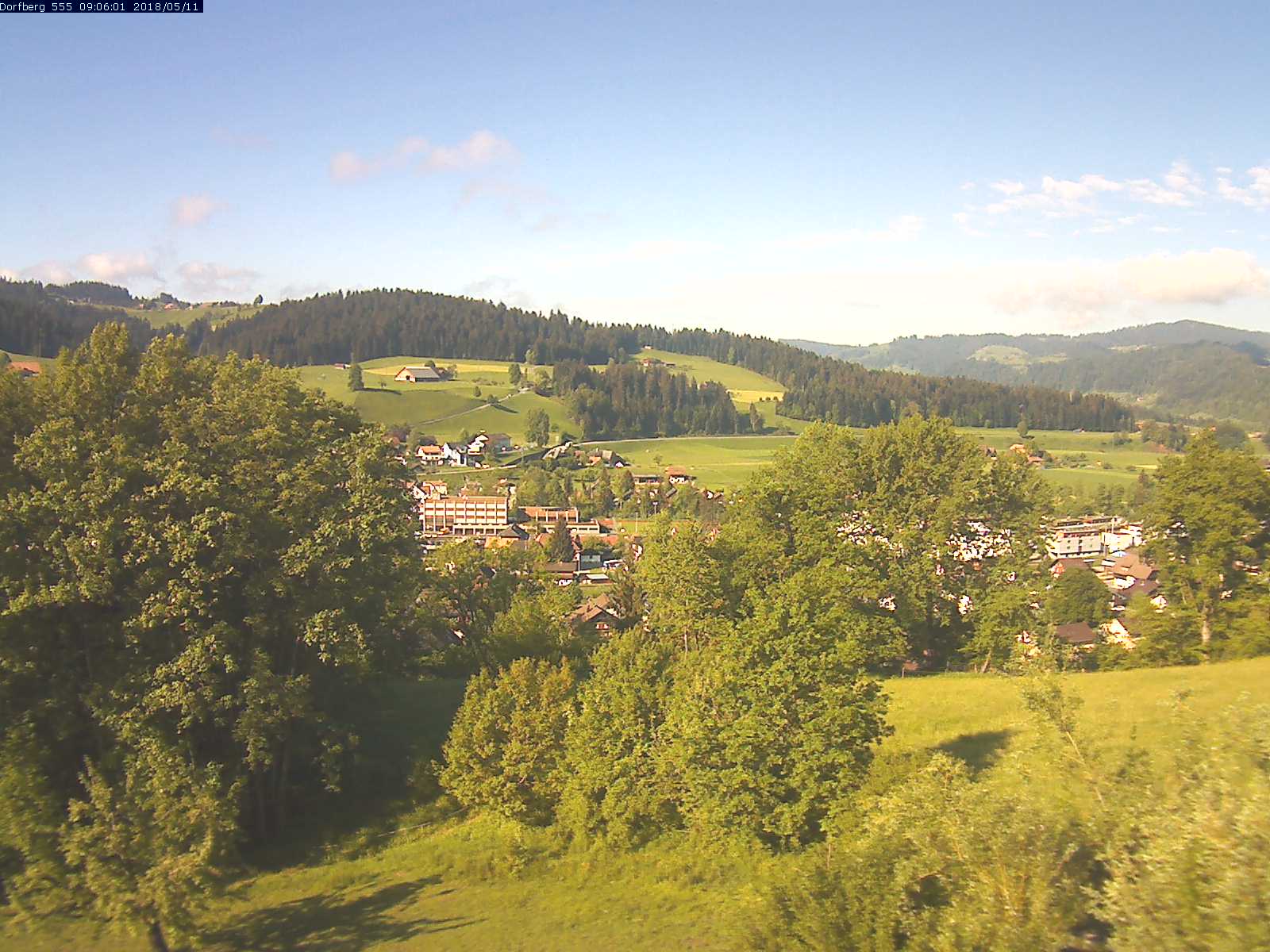 Webcam-Bild: Aussicht vom Dorfberg in Langnau 20180511-090601