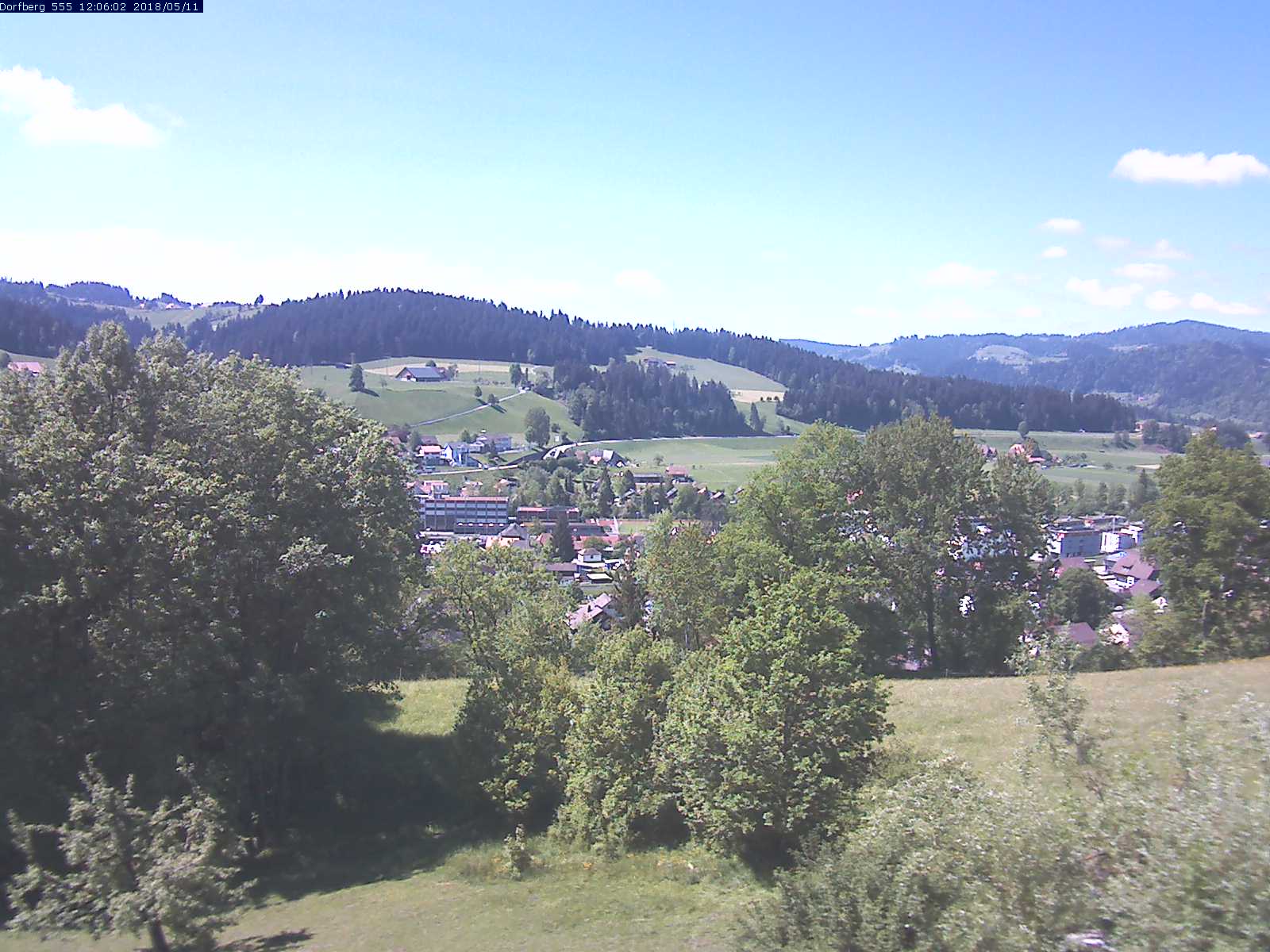 Webcam-Bild: Aussicht vom Dorfberg in Langnau 20180511-120602