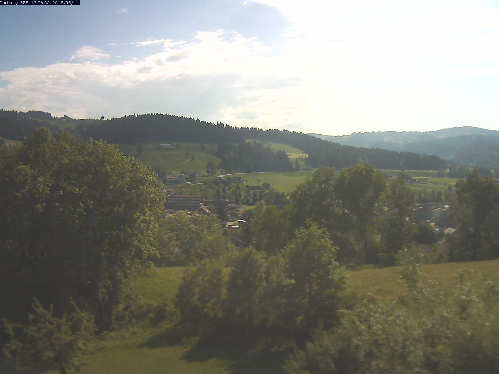 Webcam-Bild: Aussicht vom Dorfberg in Langnau 20180511-170601