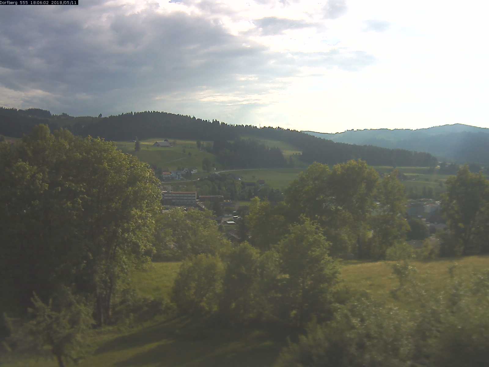 Webcam-Bild: Aussicht vom Dorfberg in Langnau 20180511-180601